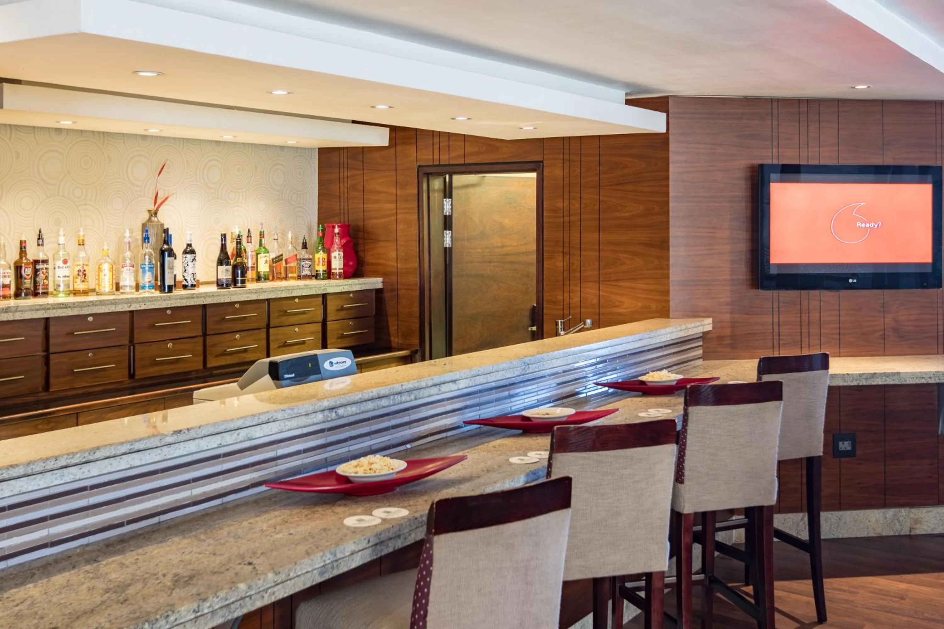 Lounge or bar in City Lodge Hotel Gqeberha