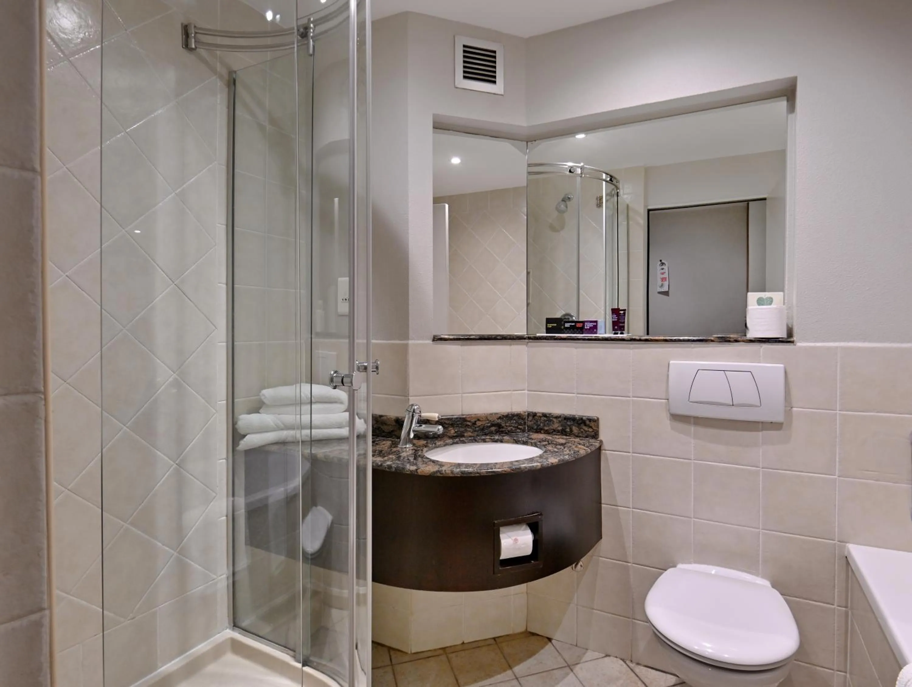 Bathroom in City Lodge Hotel Sandton, Morningside