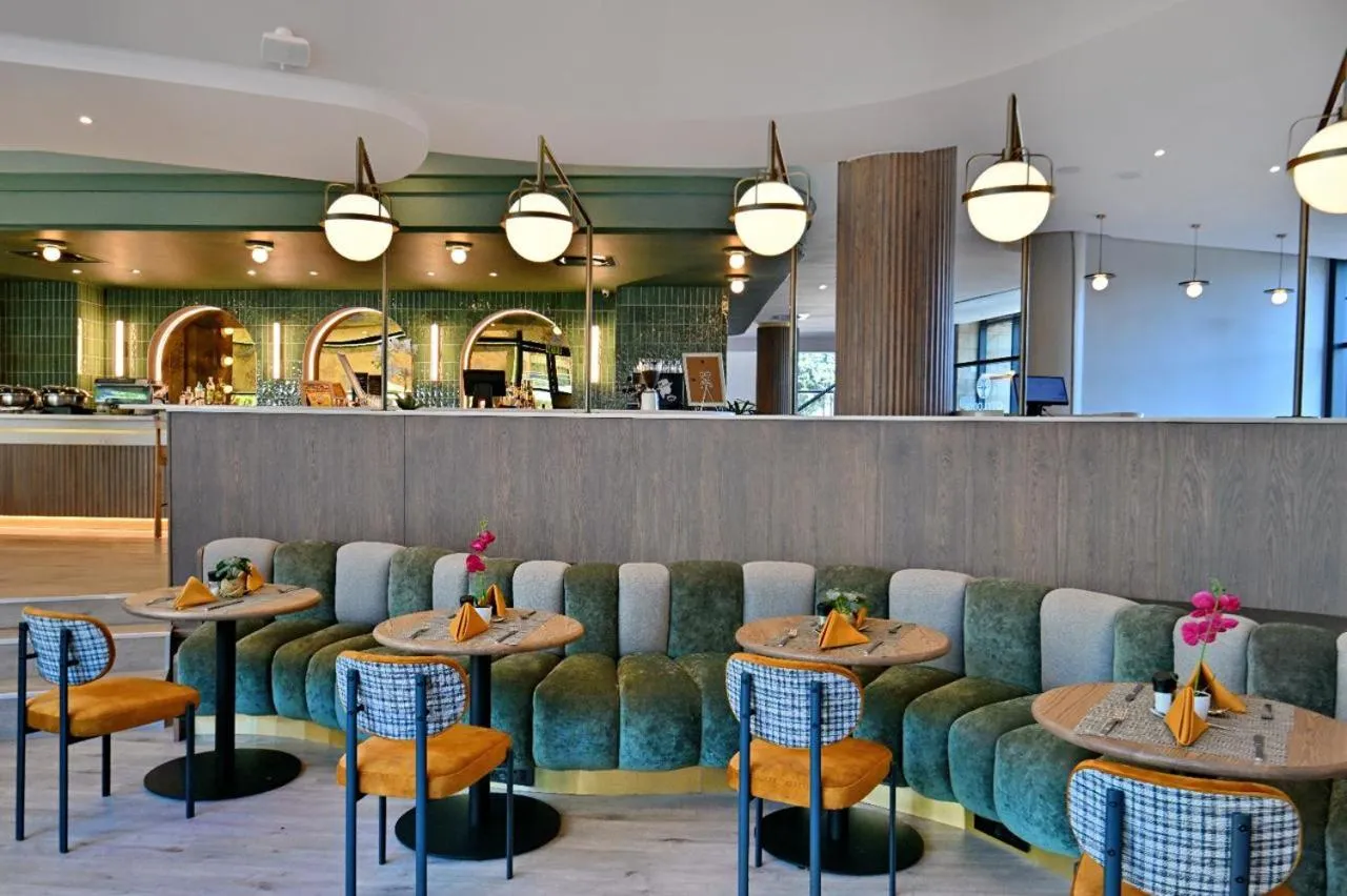 Restaurant/places to eat in City Lodge Hotel Umhlanga Ridge