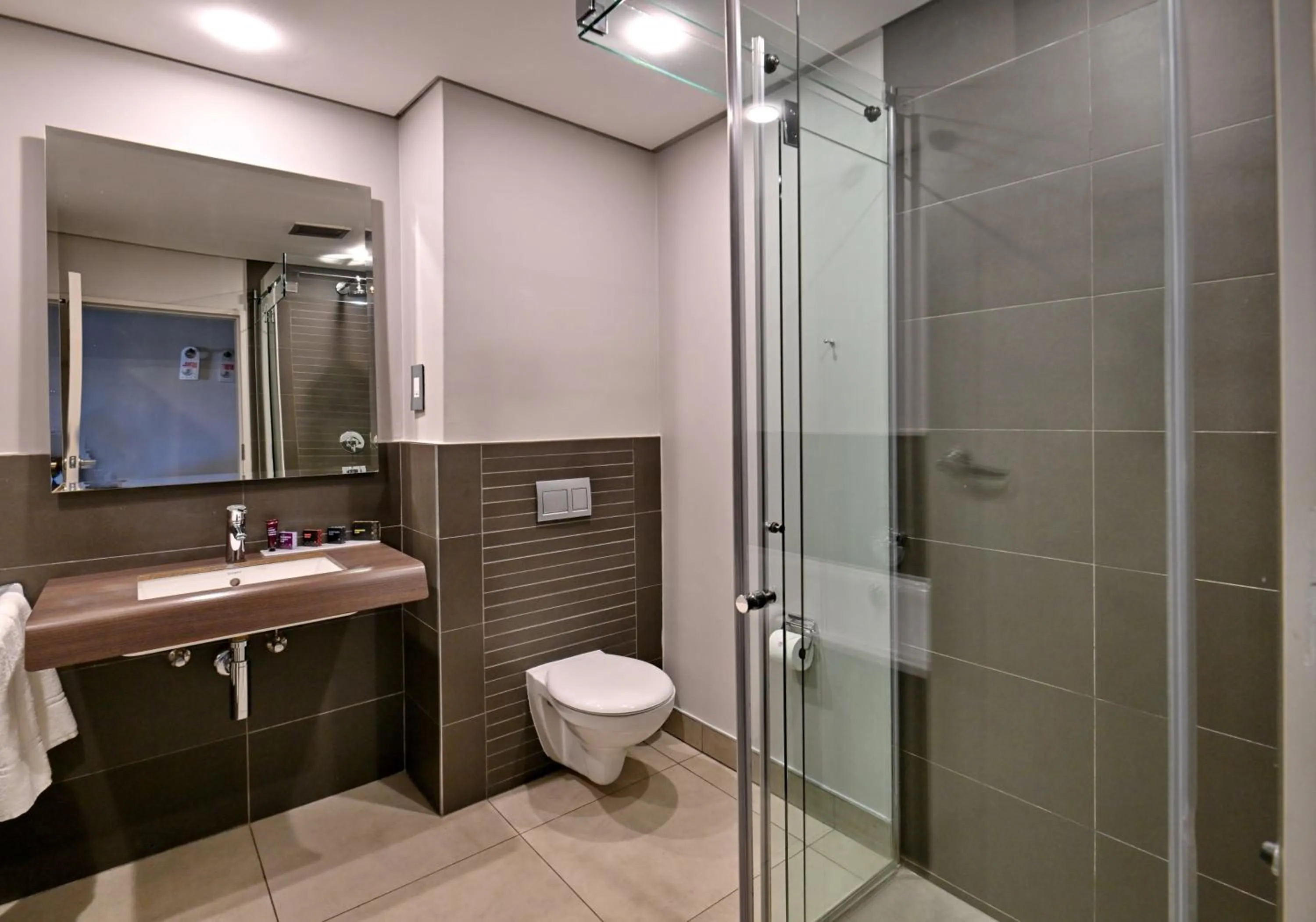 Shower in City Lodge Hotel Waterfall City