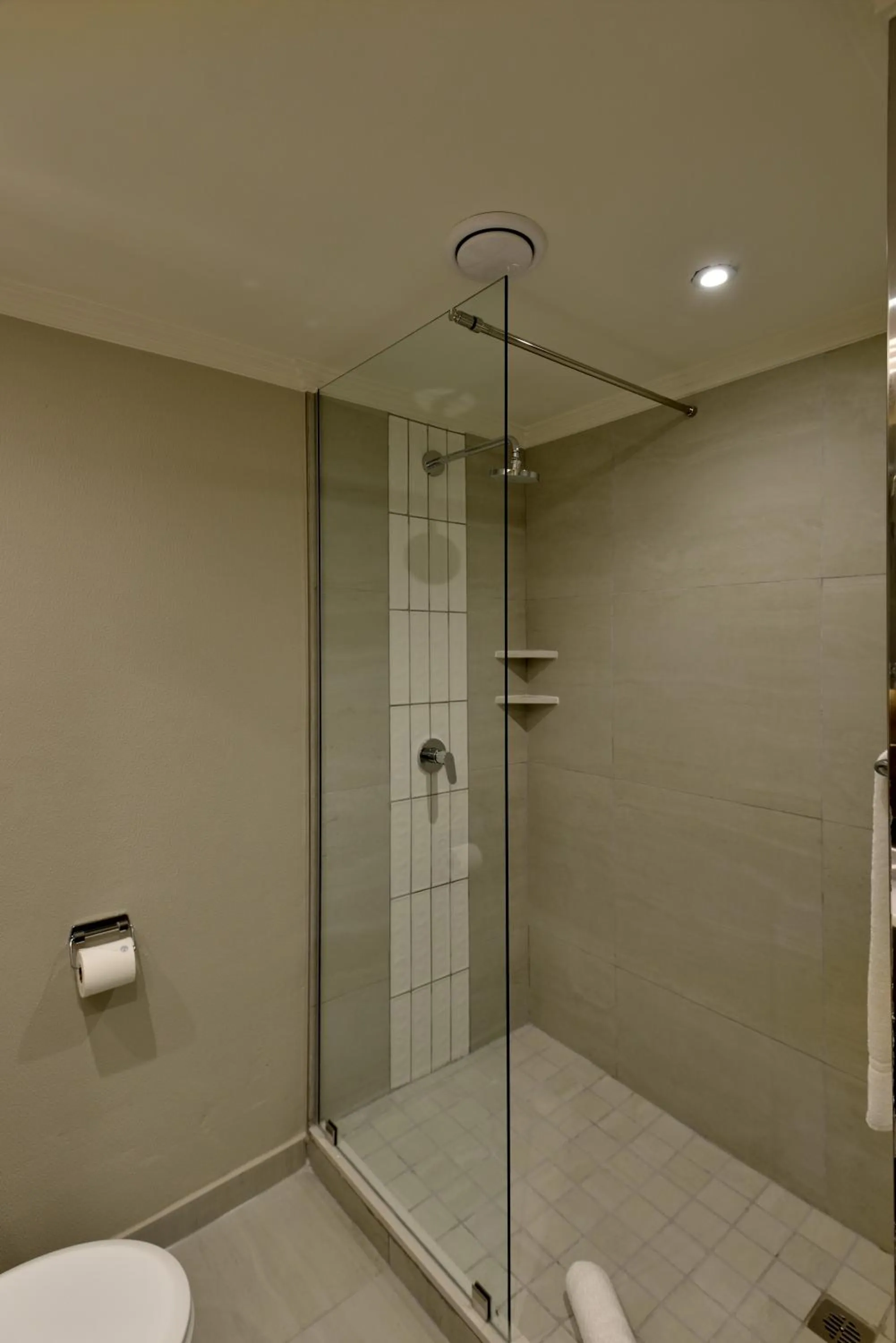 Shower in Town Lodge George