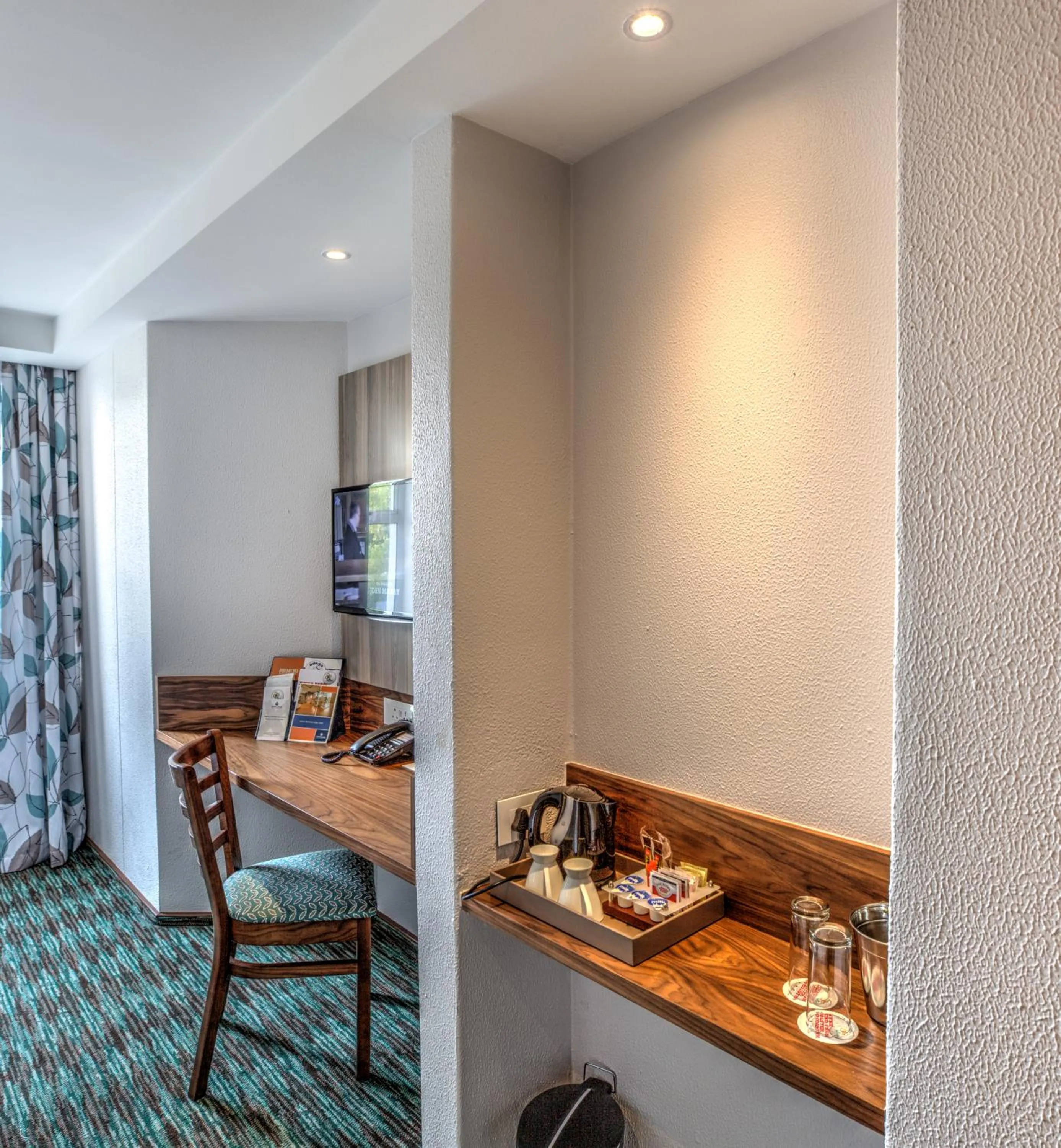 Coffee/tea facilities in Town Lodge Waterfall, Midrand