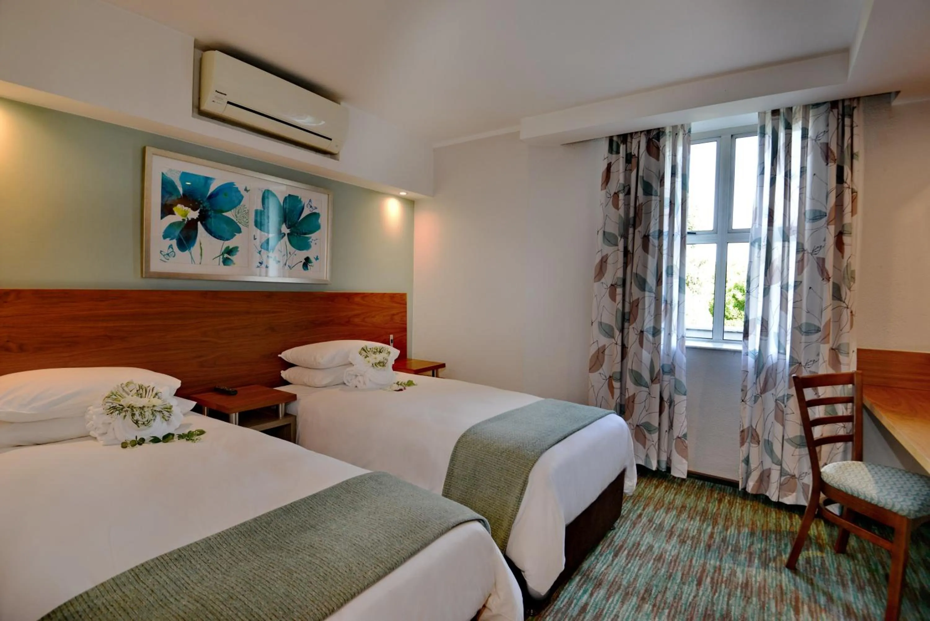 Bedroom, Bed in Town Lodge Waterfall, Midrand