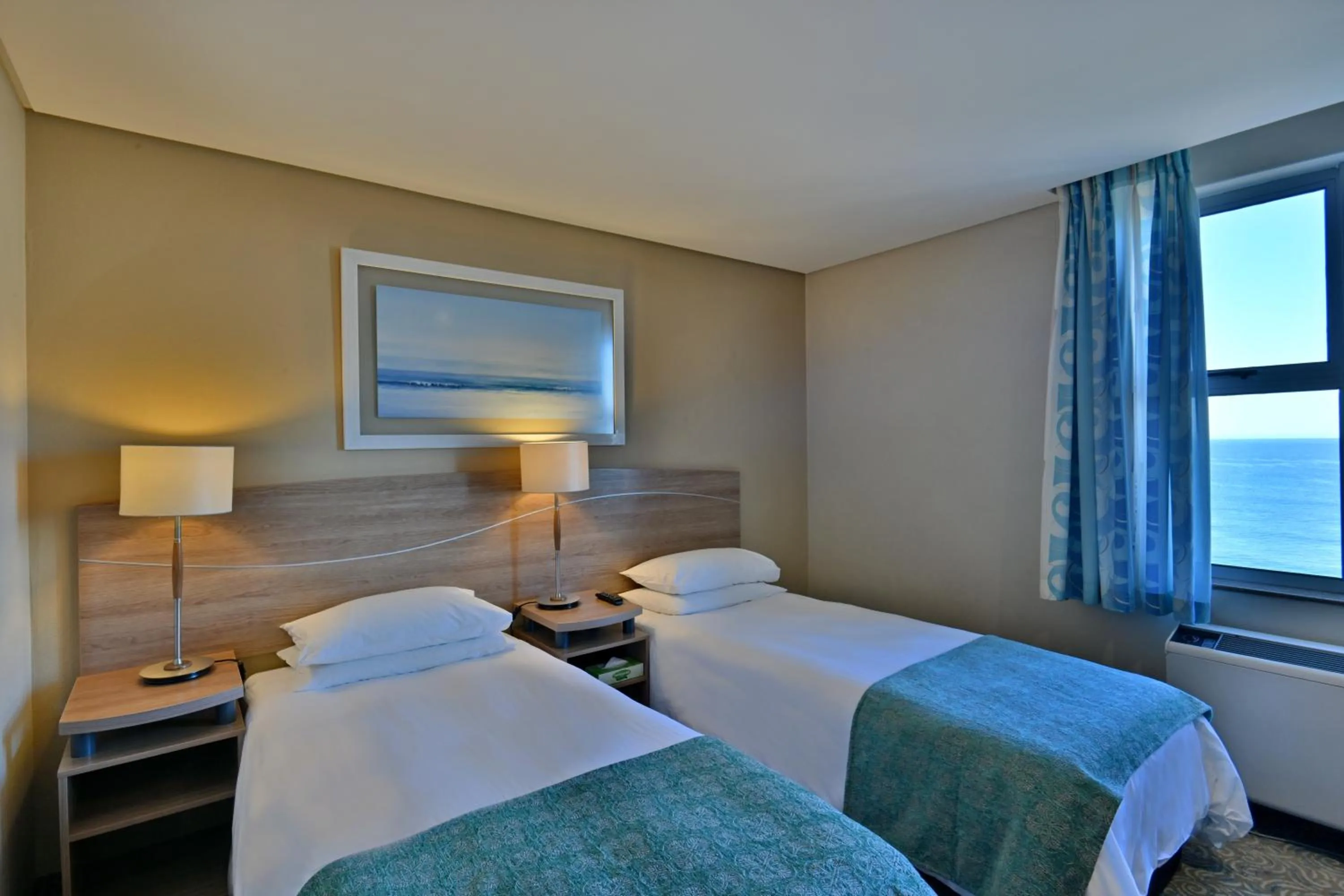 Bed in Town Lodge Gqeberha