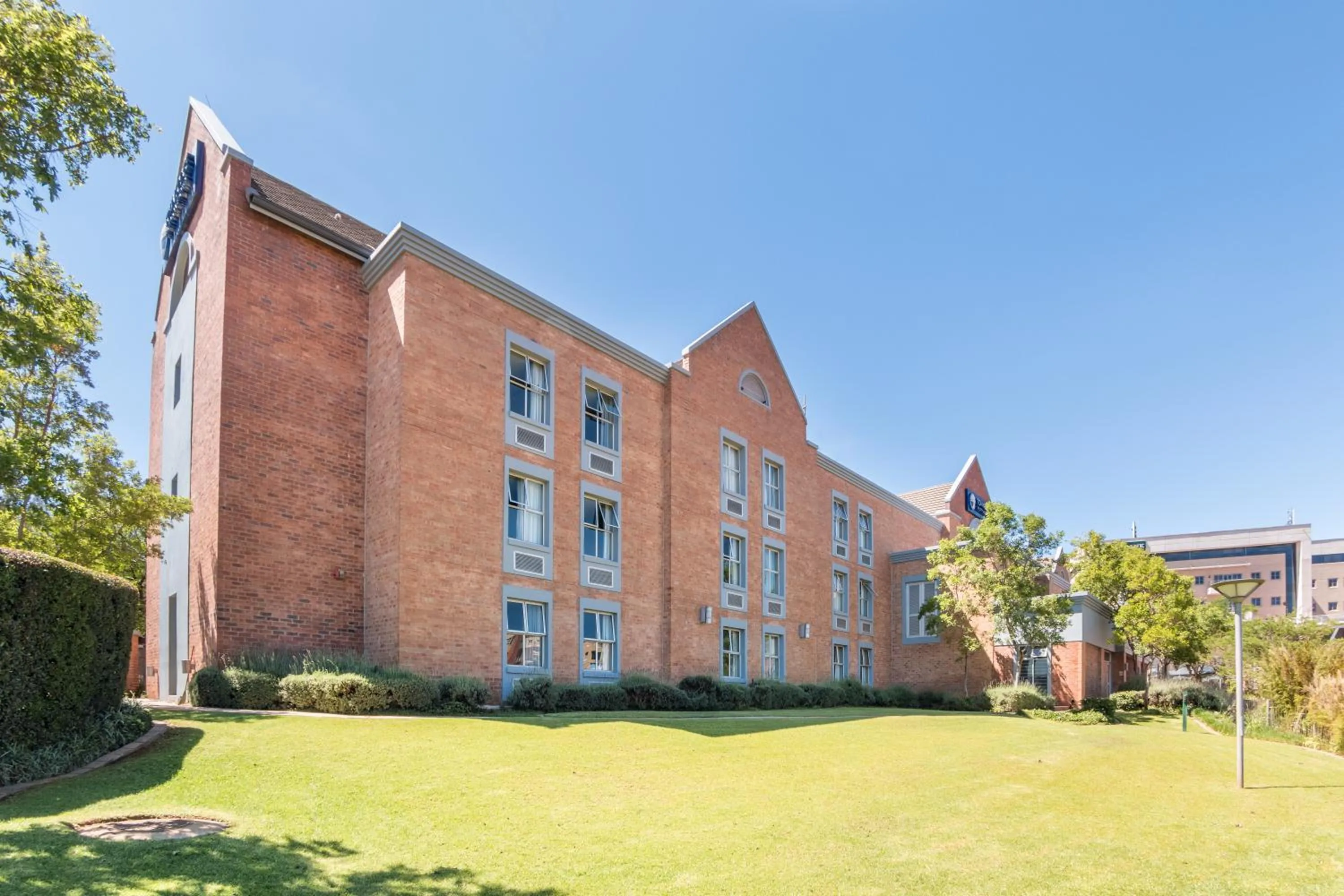 Property building in Town Lodge Roodepoort