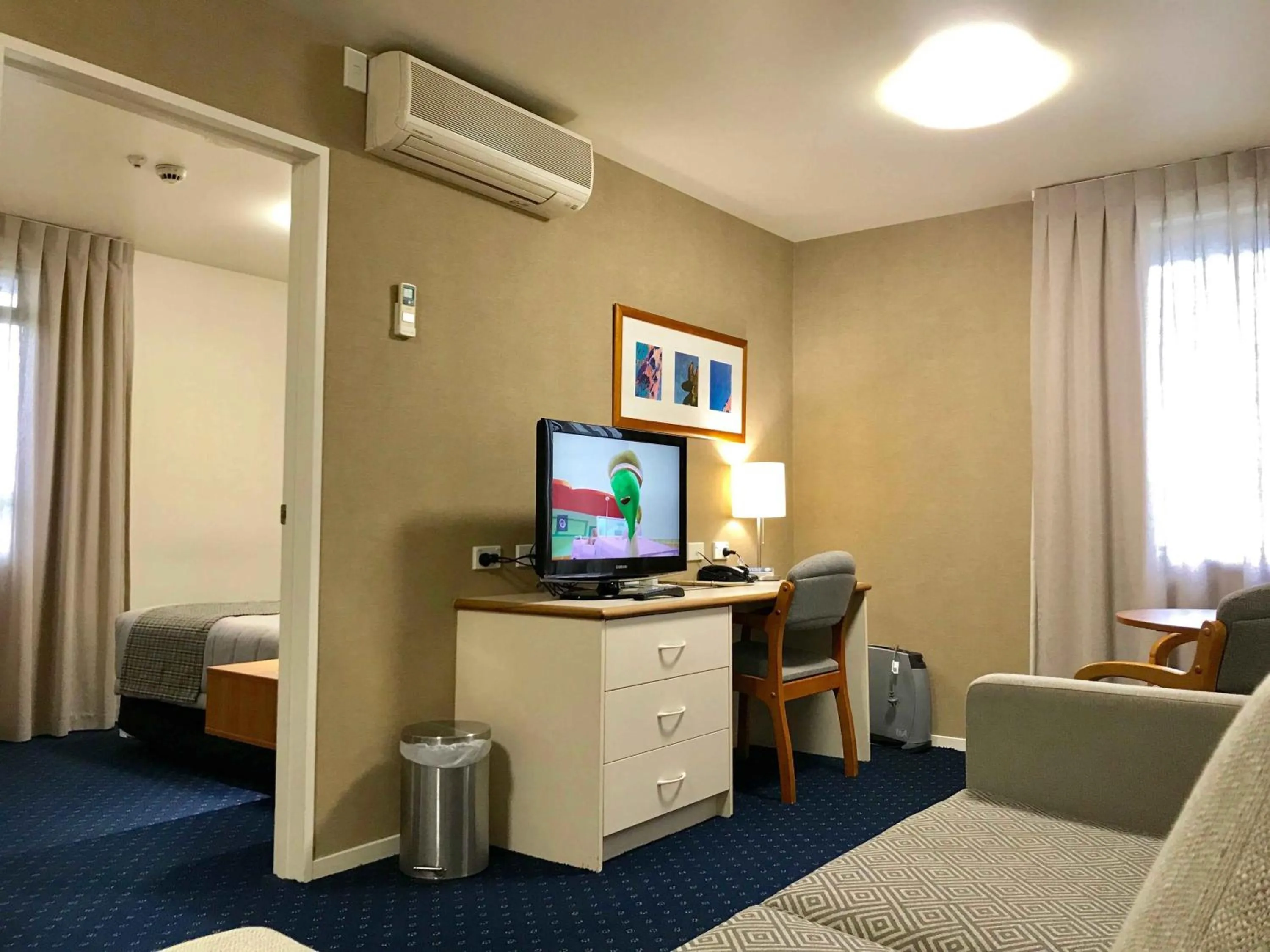 Ventura Inn & Suites Hamilton