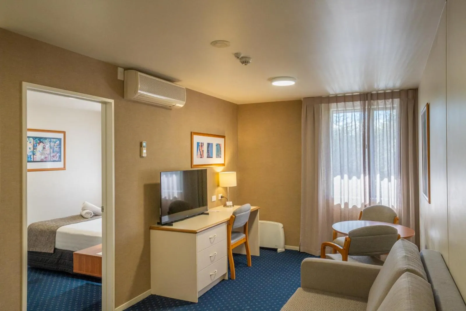 Ventura Inn & Suites Hamilton