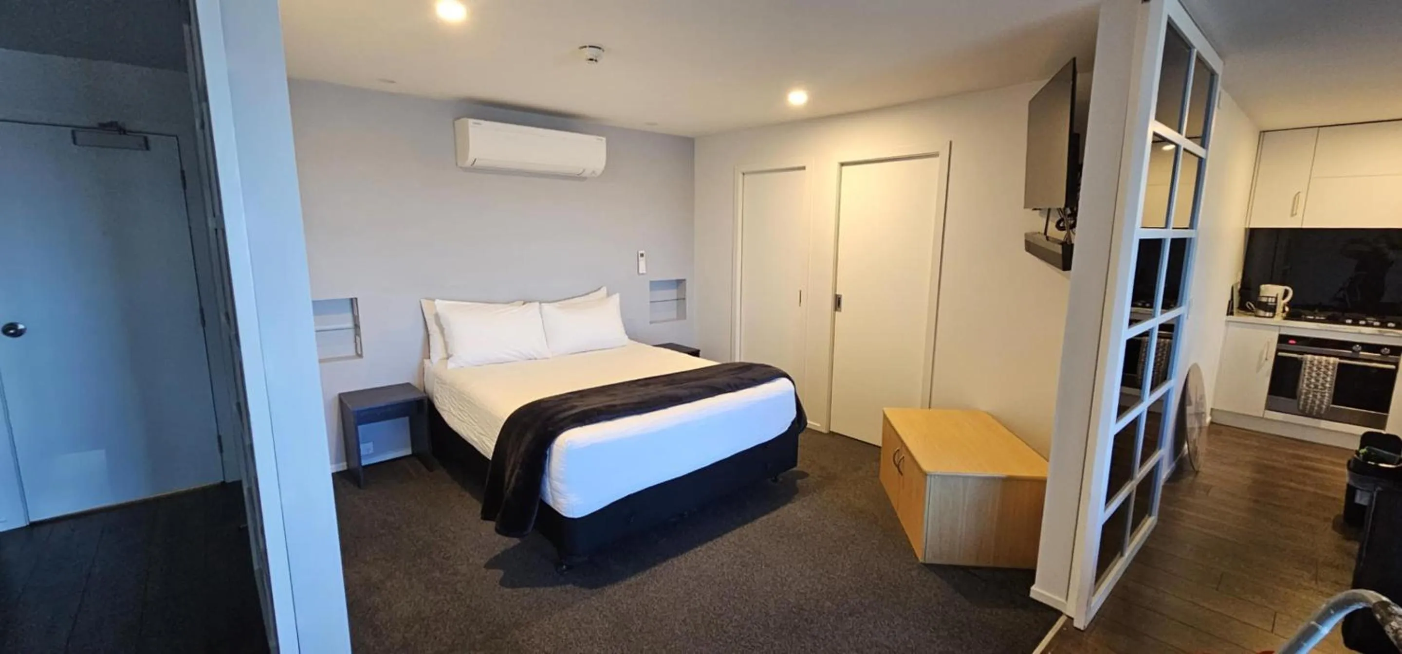 Bed in Lakefront Lodge Taupo