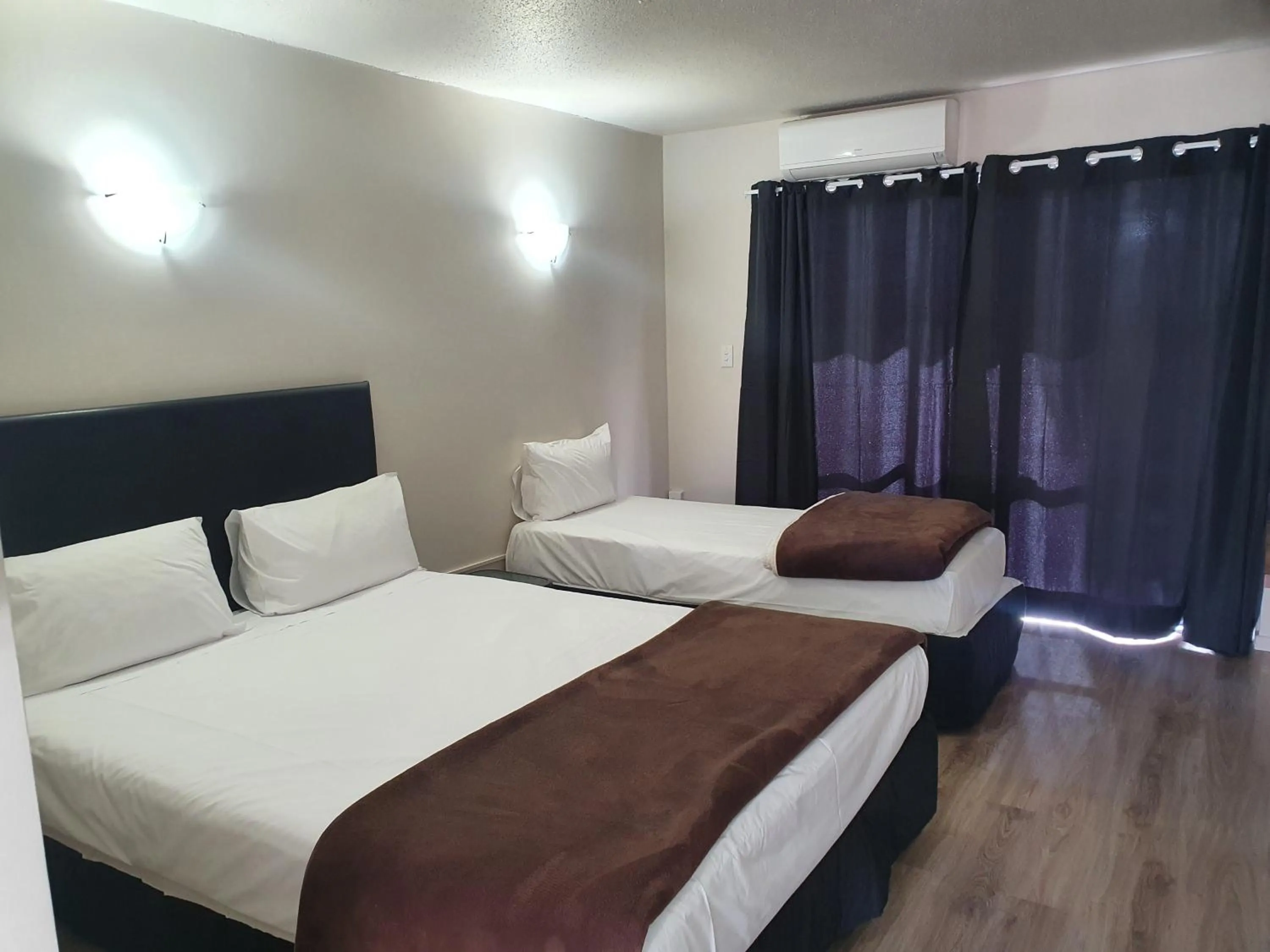 Bed in Ascot Epsom Motel