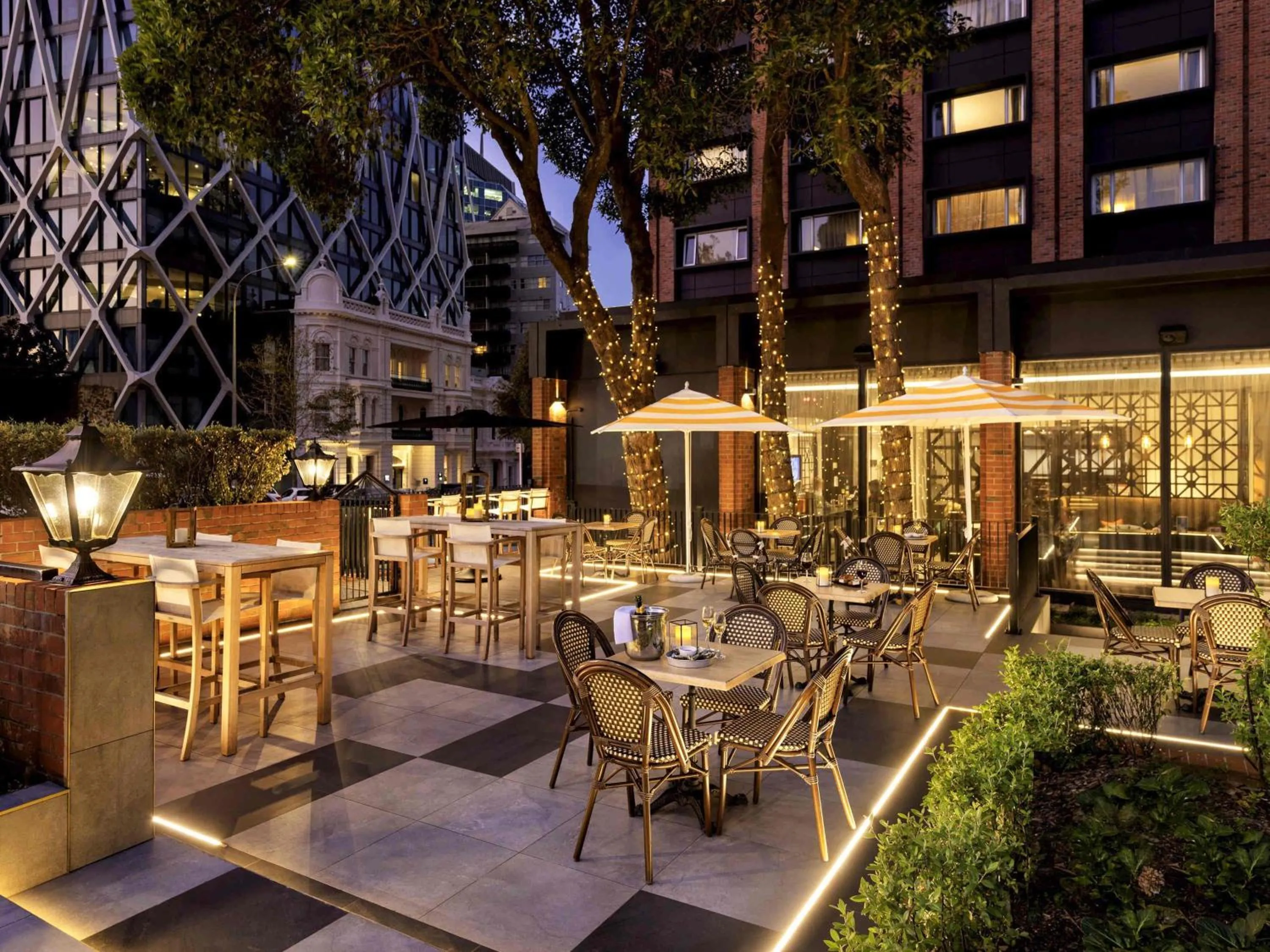 Restaurant/places to eat in Pullman Auckland Hotel & Apartments