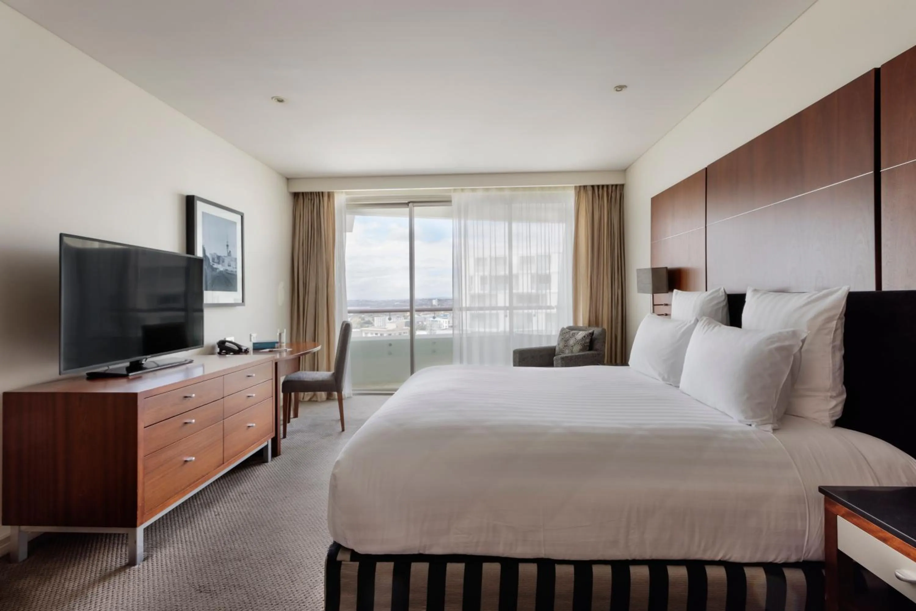 Bedroom, Bed in Pullman Auckland Hotel & Apartments