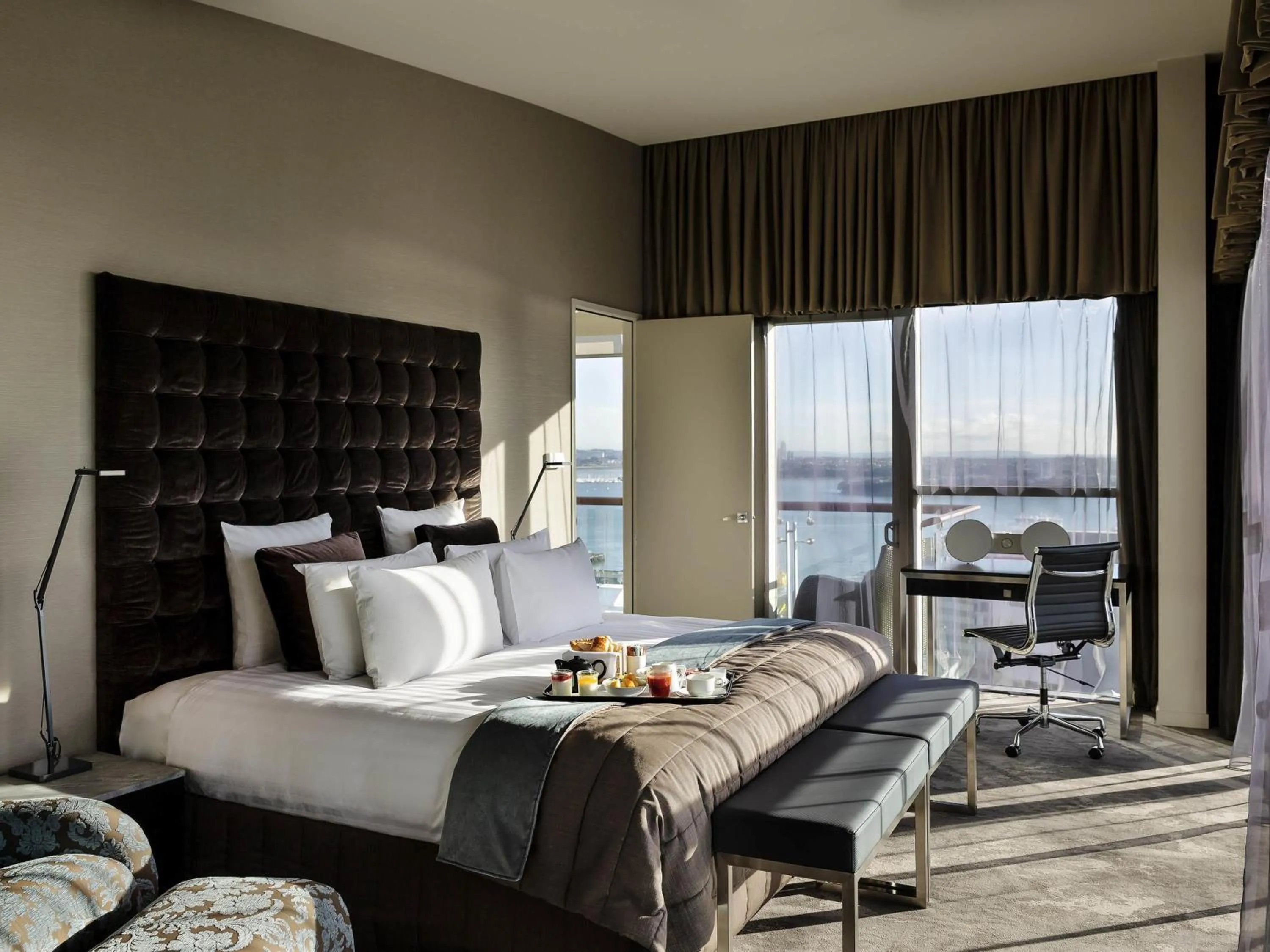 Bedroom, Bed in Pullman Auckland Hotel & Apartments