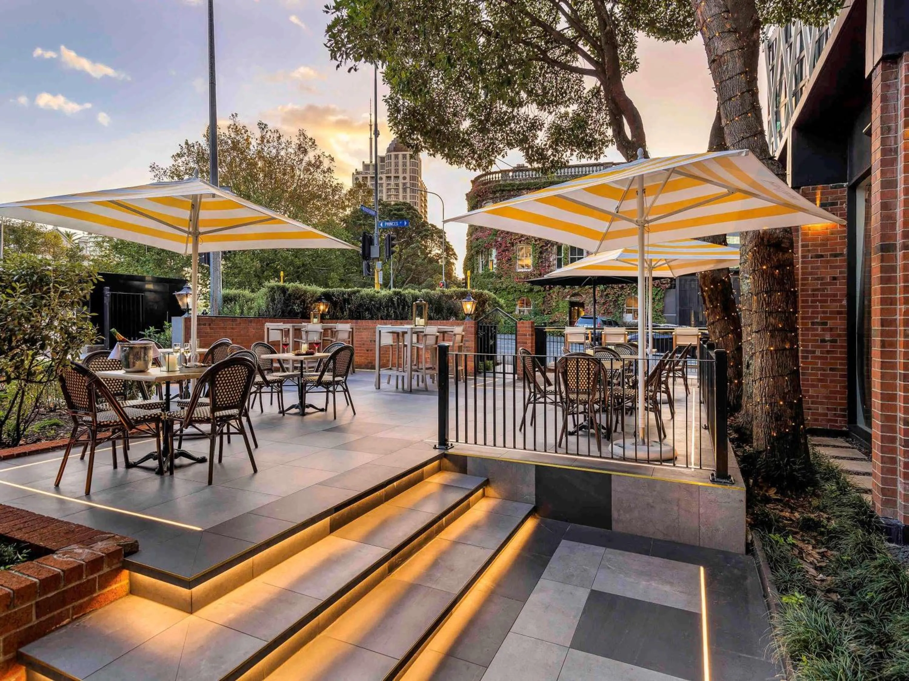 Lounge or bar in Pullman Auckland Hotel & Apartments