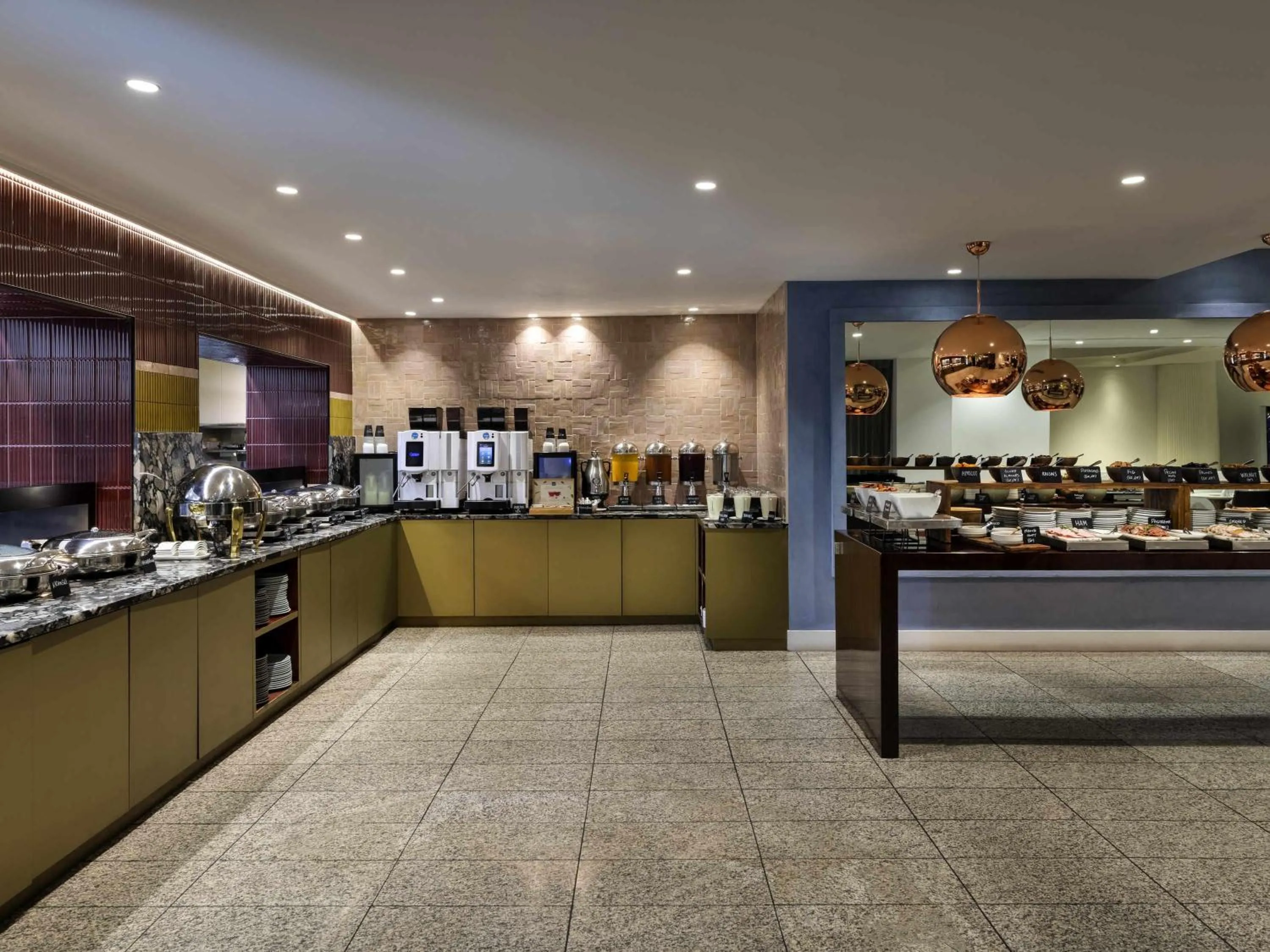 Restaurant/places to eat in Pullman Auckland Hotel & Apartments