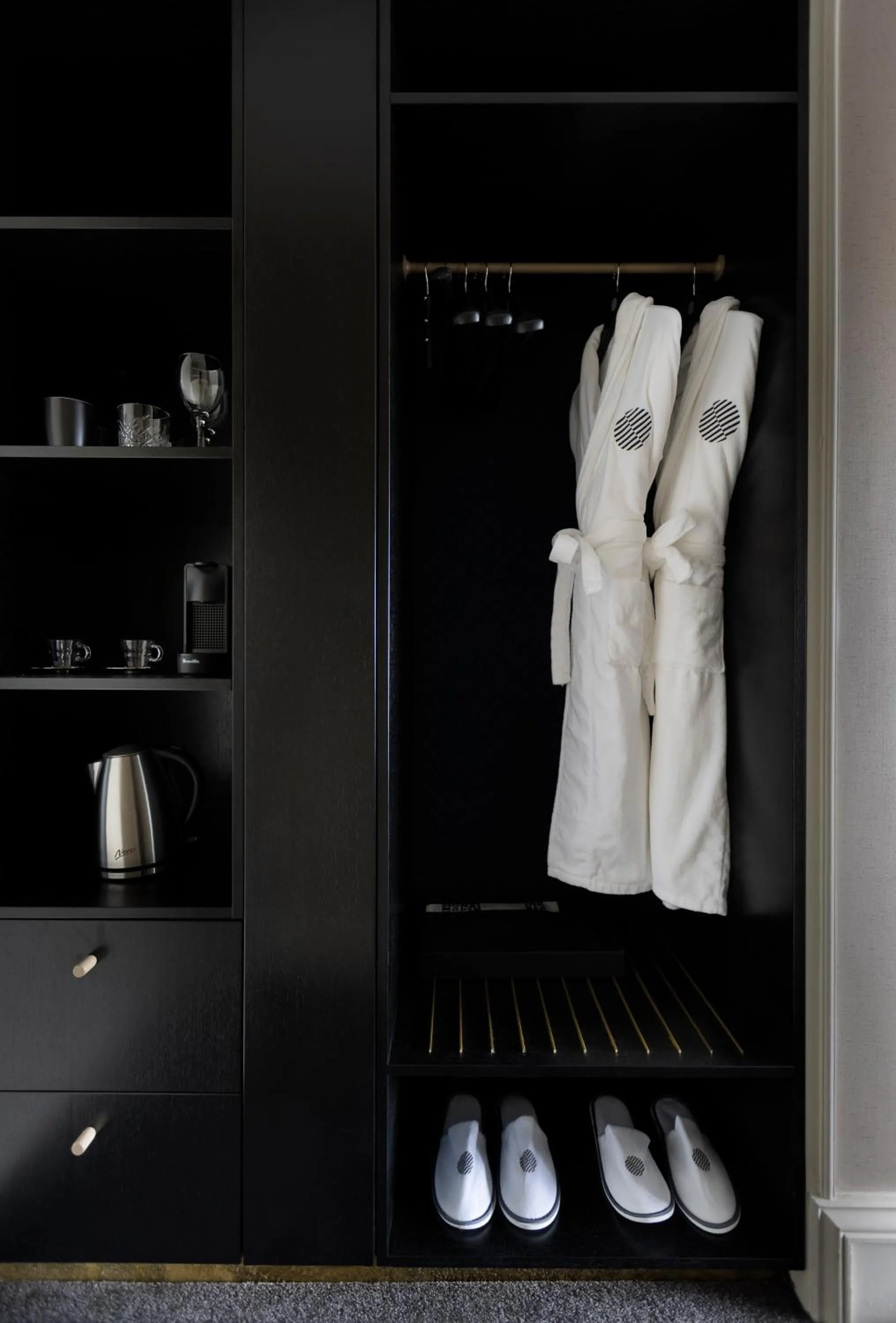 wardrobe in Pullman Auckland Hotel & Apartments