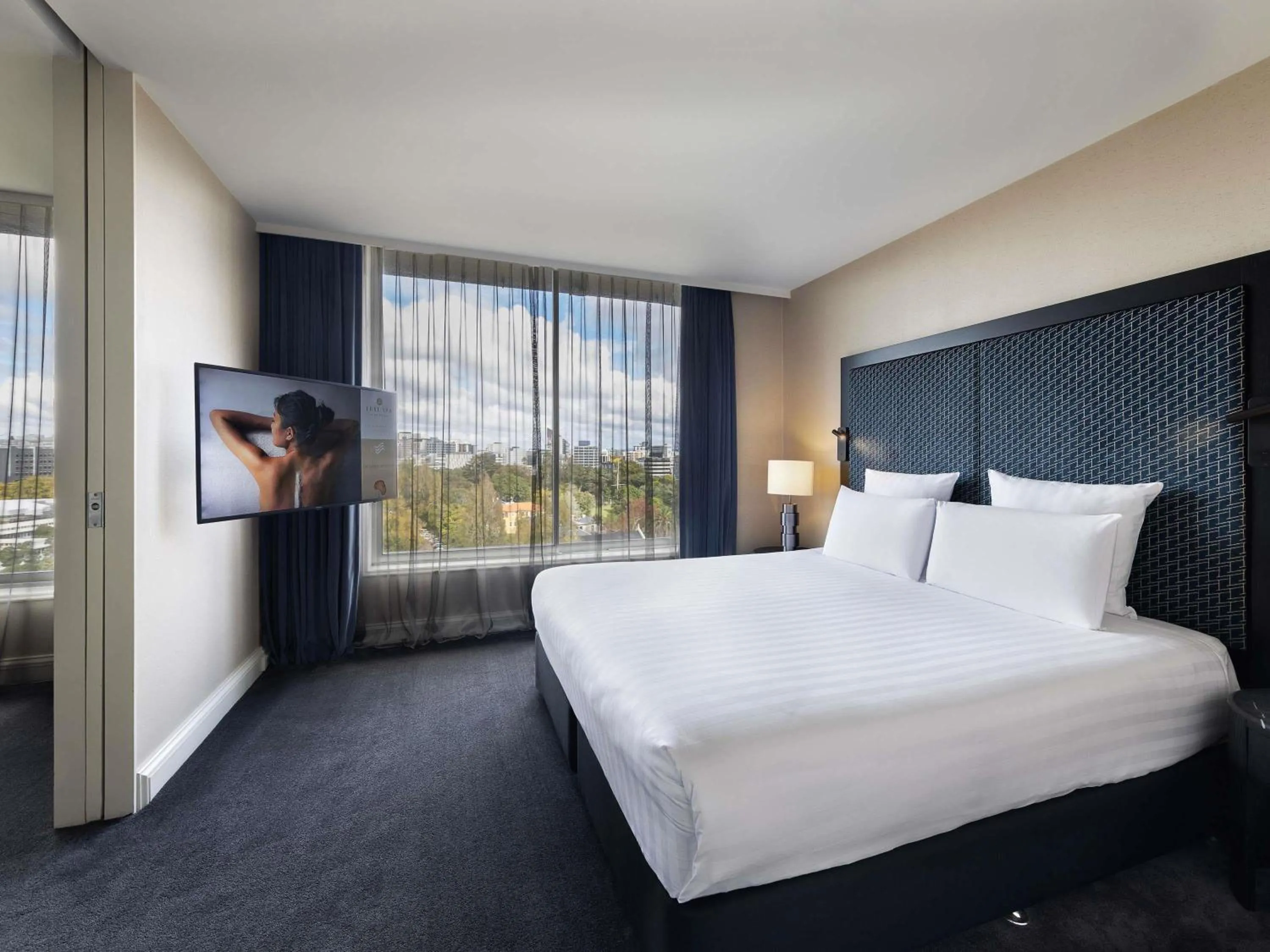 Bedroom, Bed in Pullman Auckland Hotel & Apartments