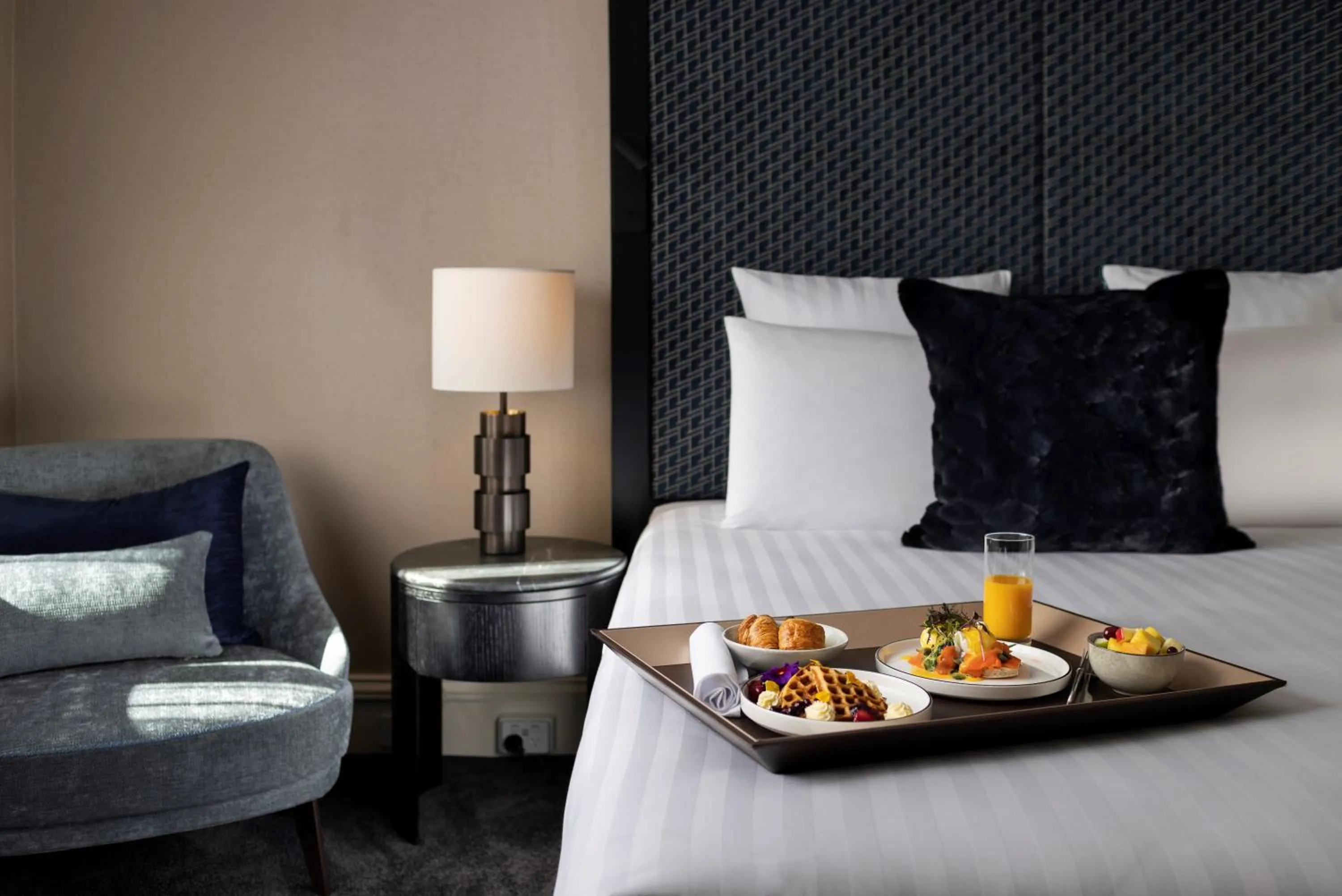 Bed in Pullman Auckland Hotel & Apartments