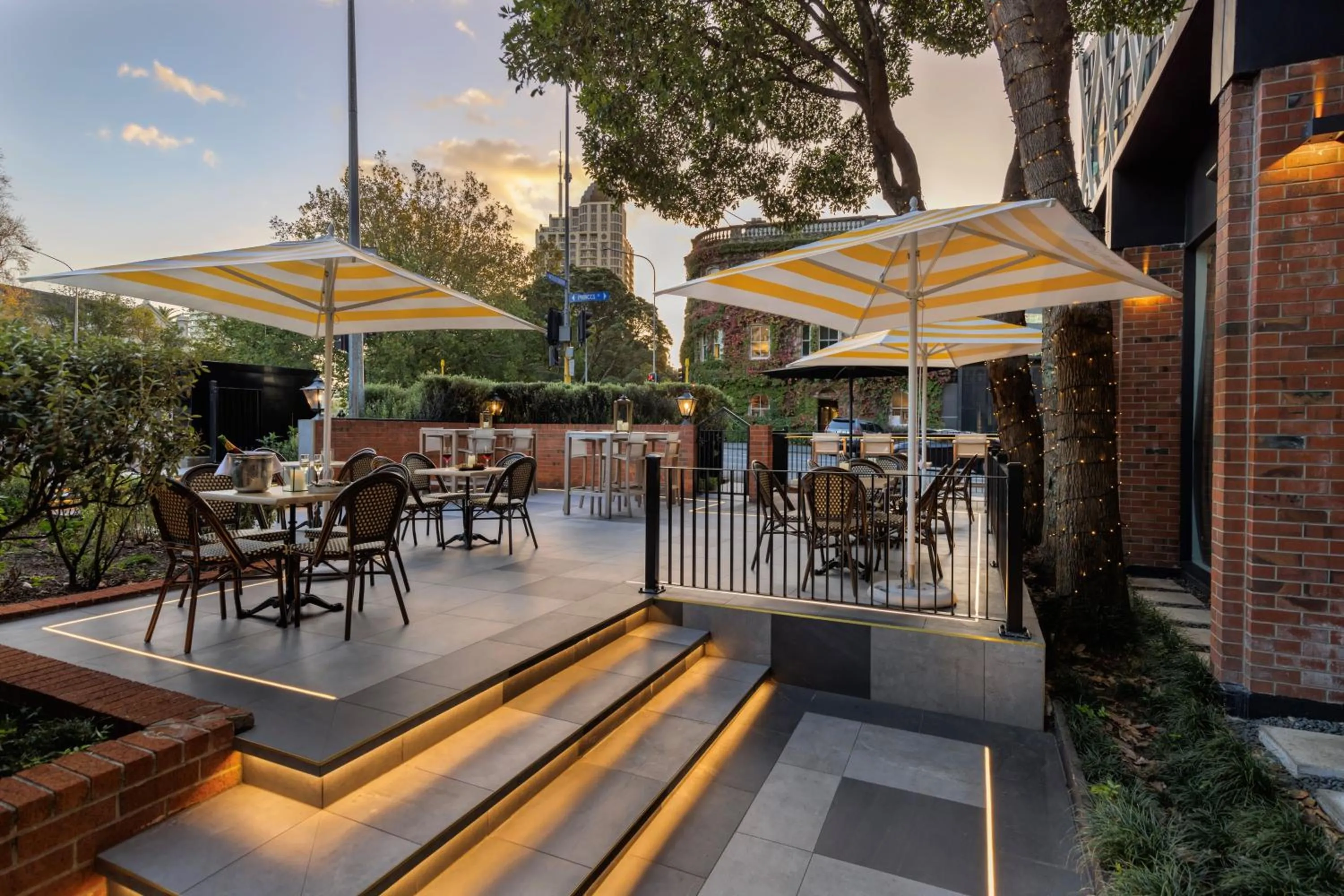 Lounge or bar in Pullman Auckland Hotel & Apartments