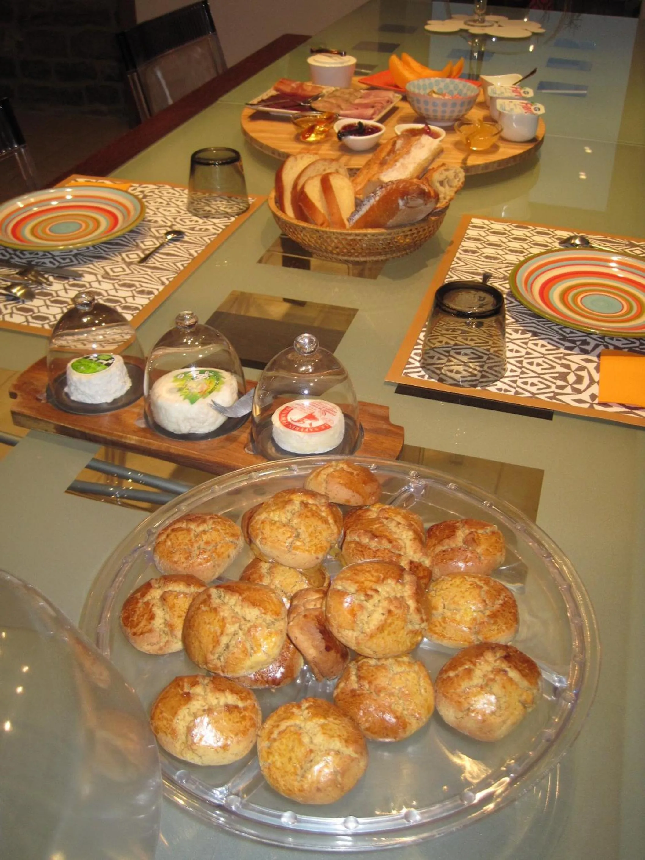 Continental breakfast in Le bouddha du lac