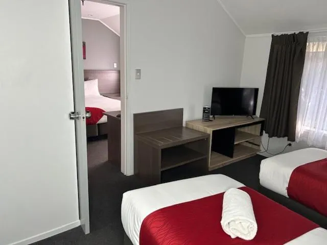 Bed in Mount Richmond Hotel