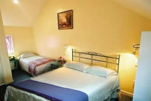 Bed in Rayland Motel