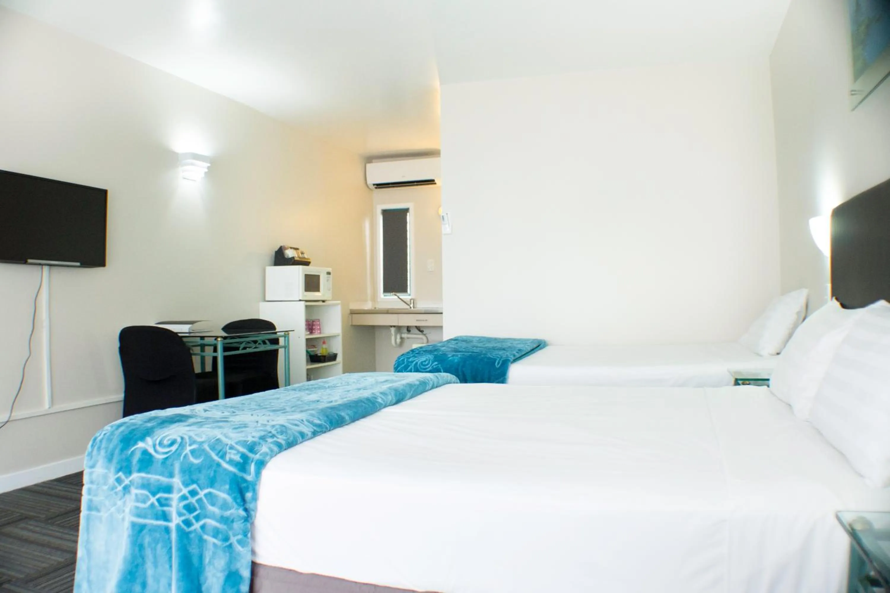 Bed in Rayland Motel