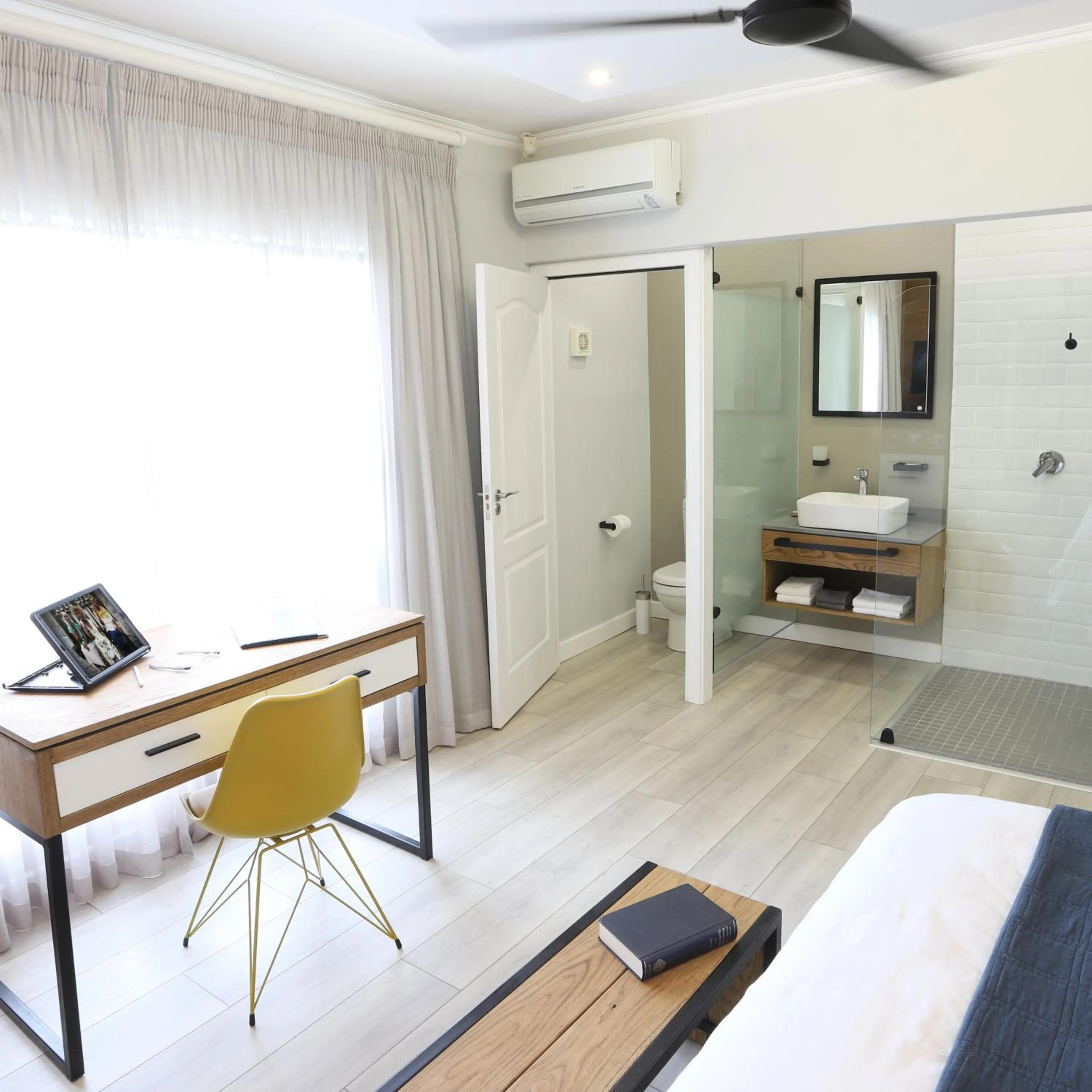 Seating area, Bed in Lavender Moon Guest House