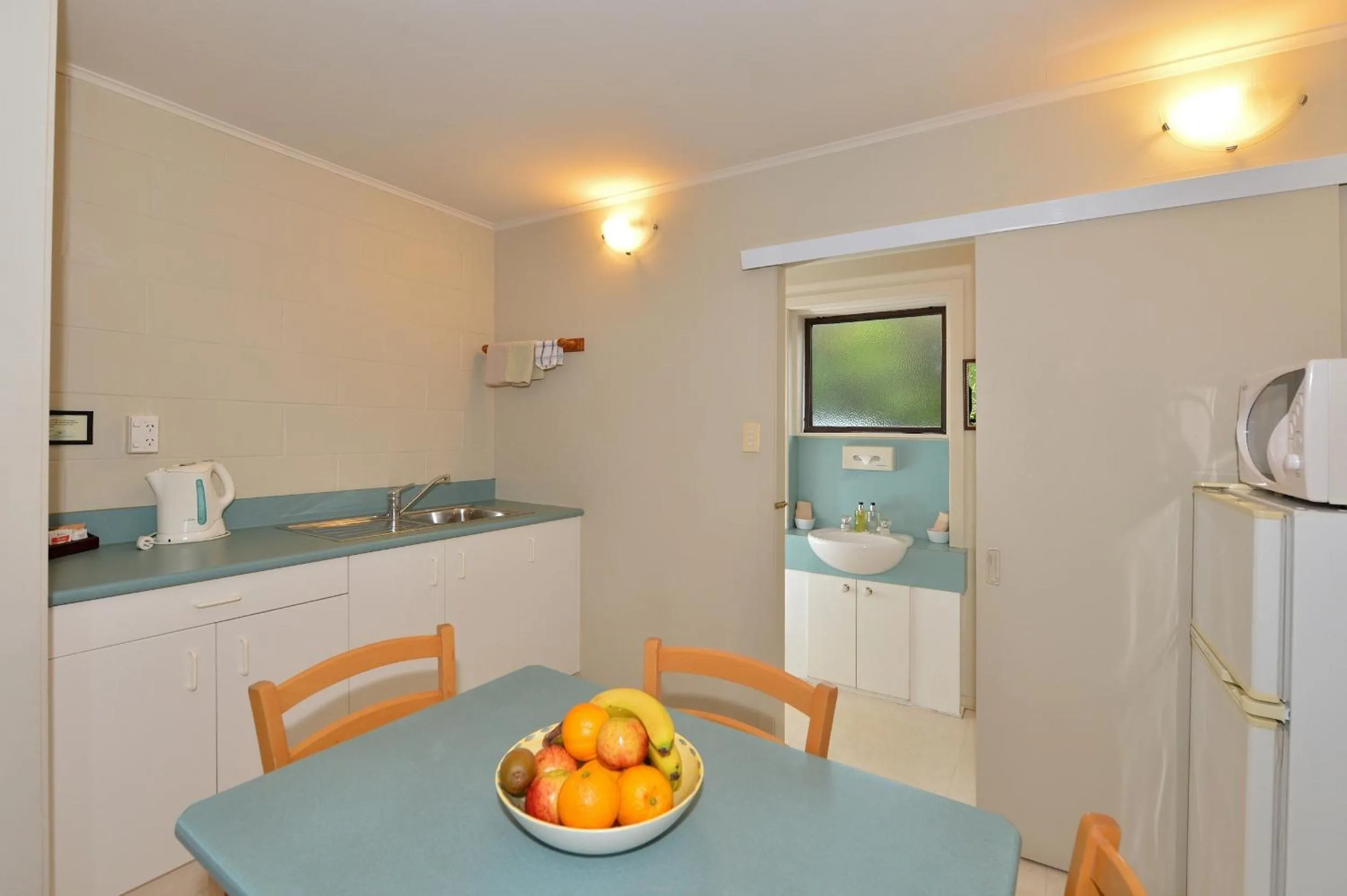 Kitchen or kitchenette in Kerikeri Homestead Motel & Apartments