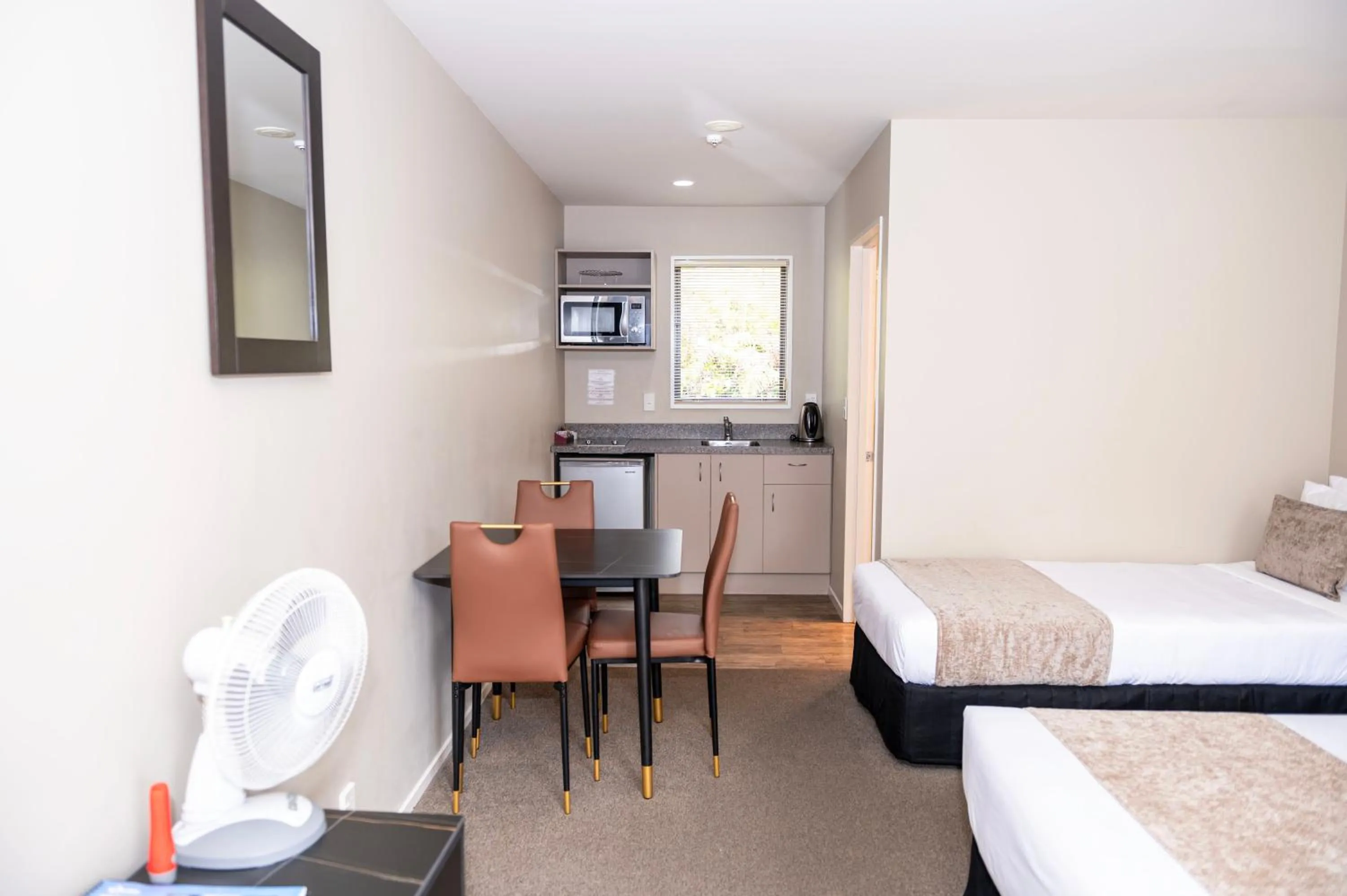 Dining area, Bed in 58 On Cron Motel