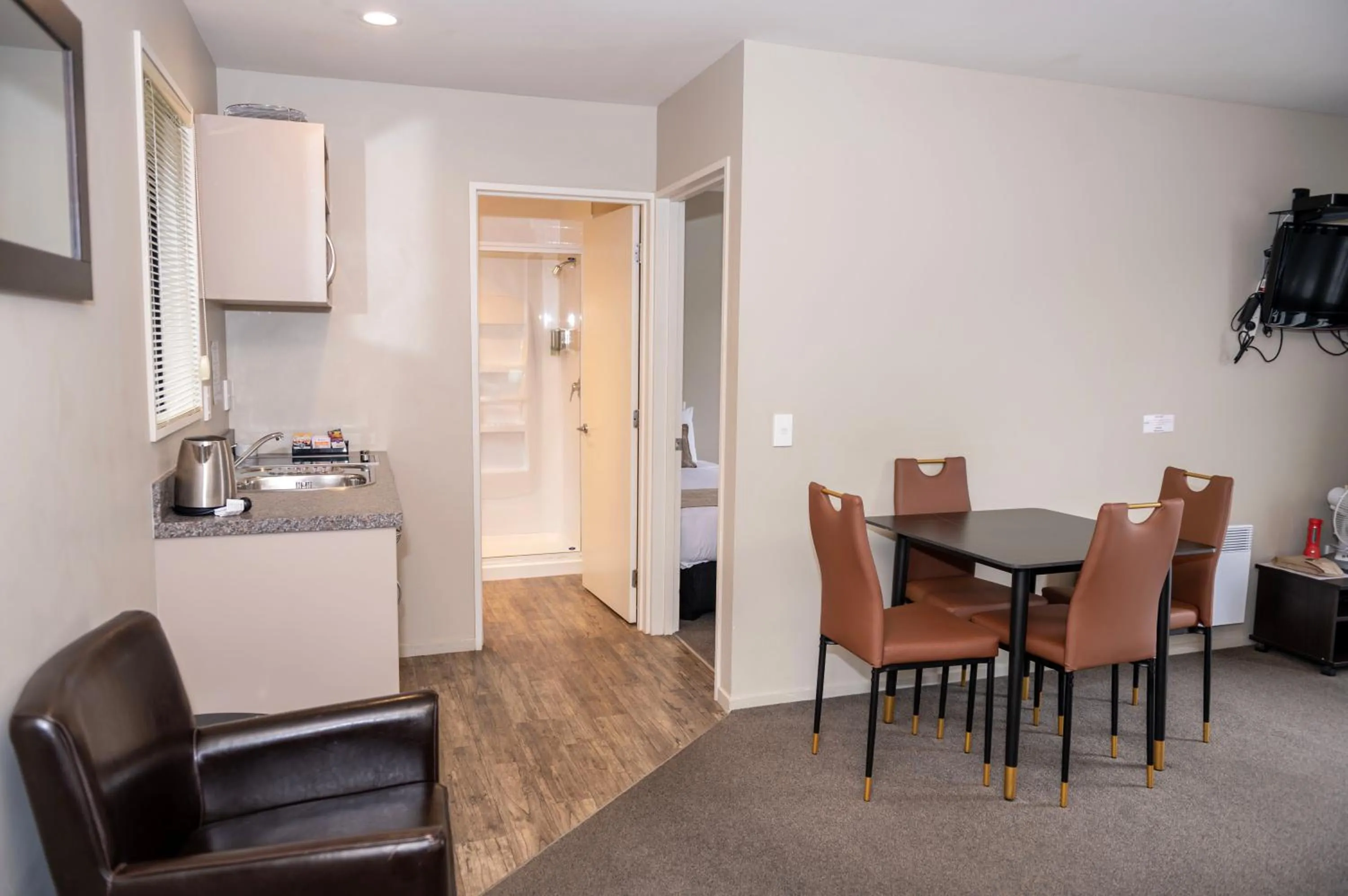 Dining area in 58 On Cron Motel