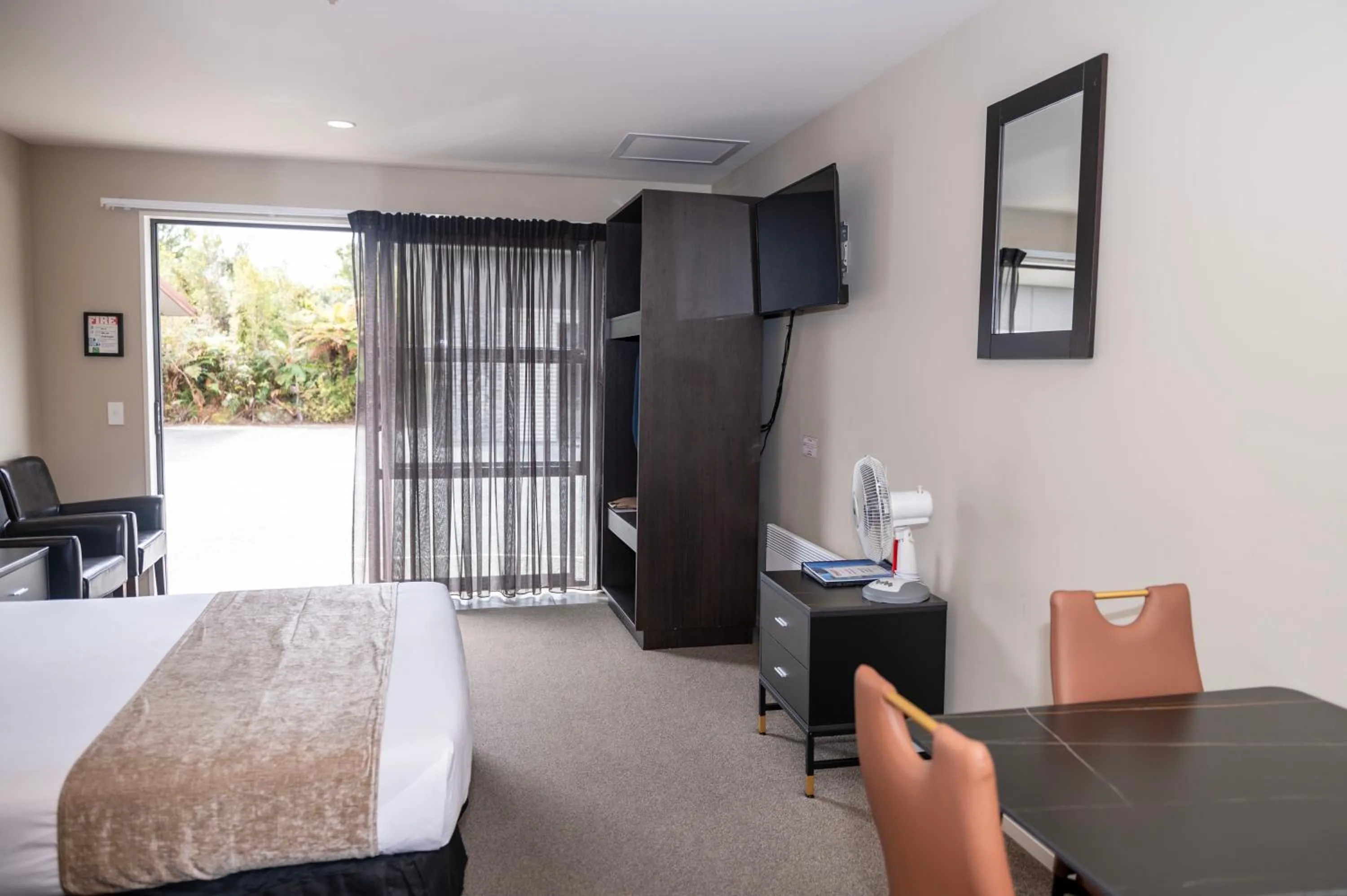 Bedroom, Bed in 58 On Cron Motel