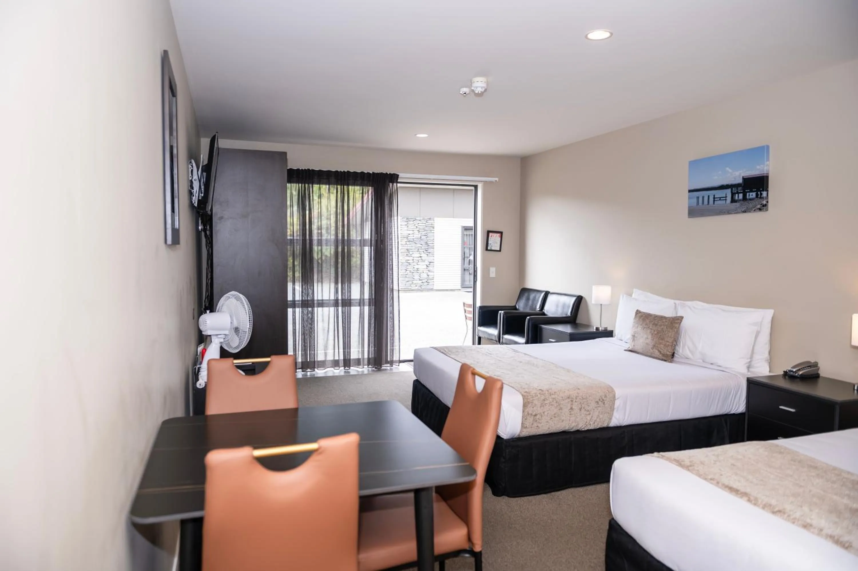 Dining area, Bed in 58 On Cron Motel