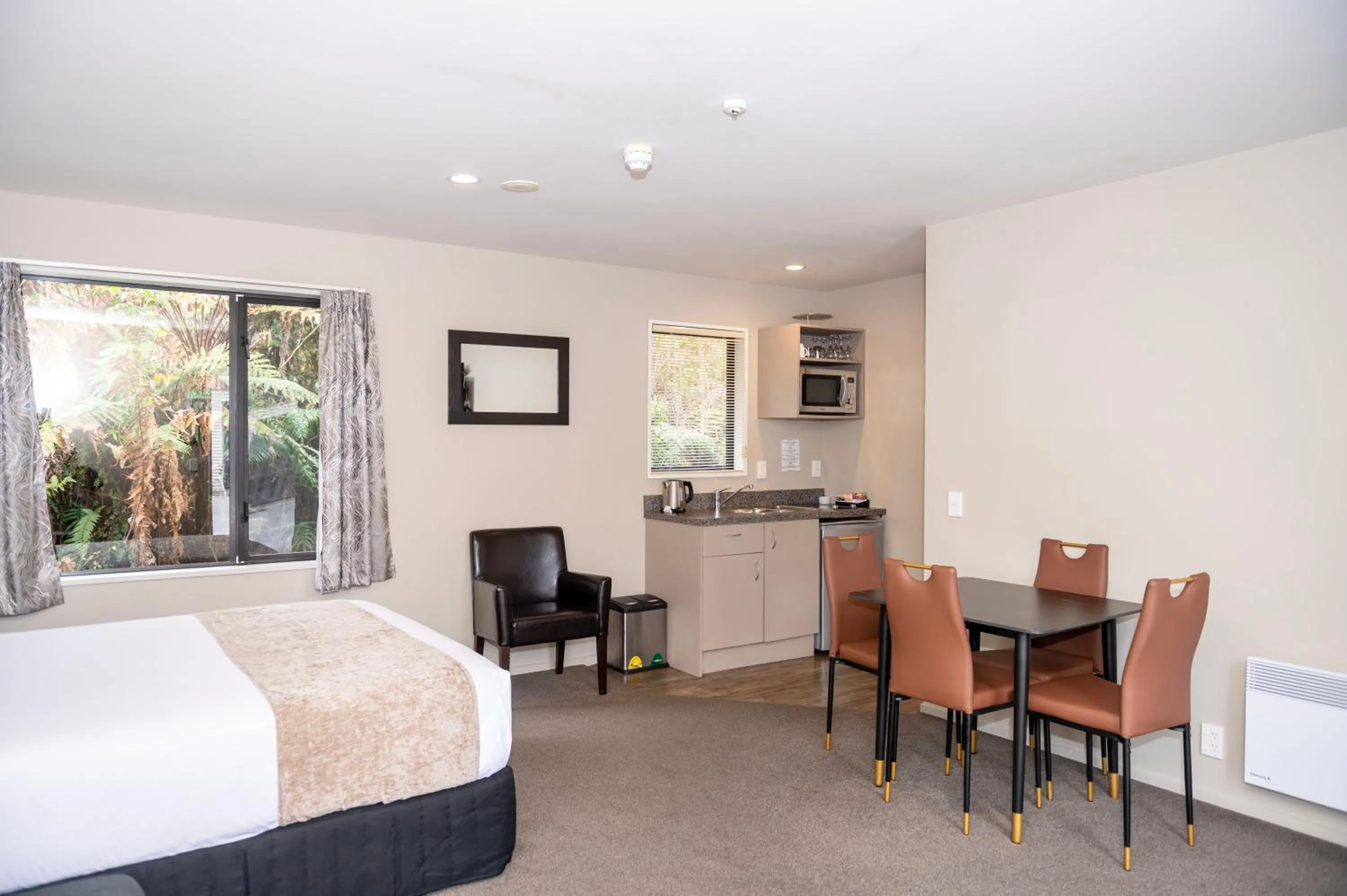 Bedroom, Bed in 58 On Cron Motel