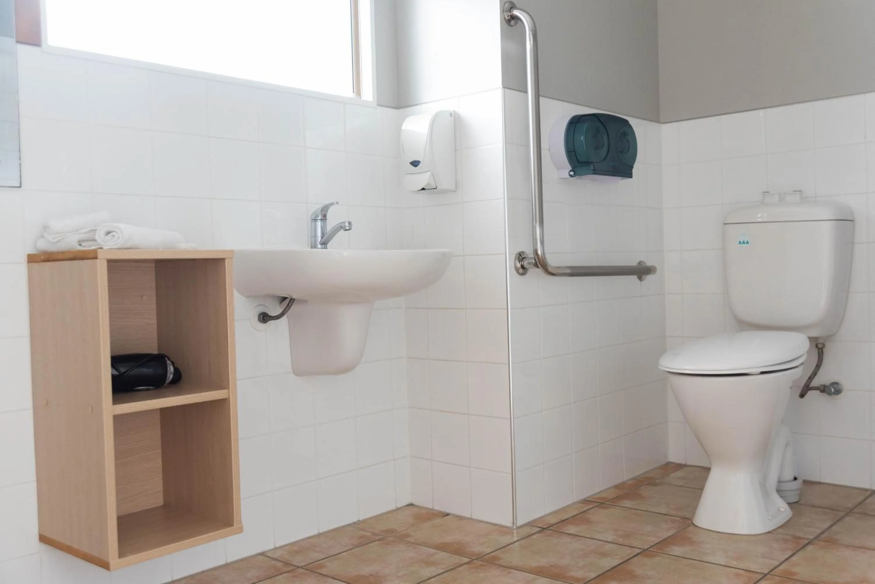 Bathroom in Raglan Sunset Motel and Conference Venue