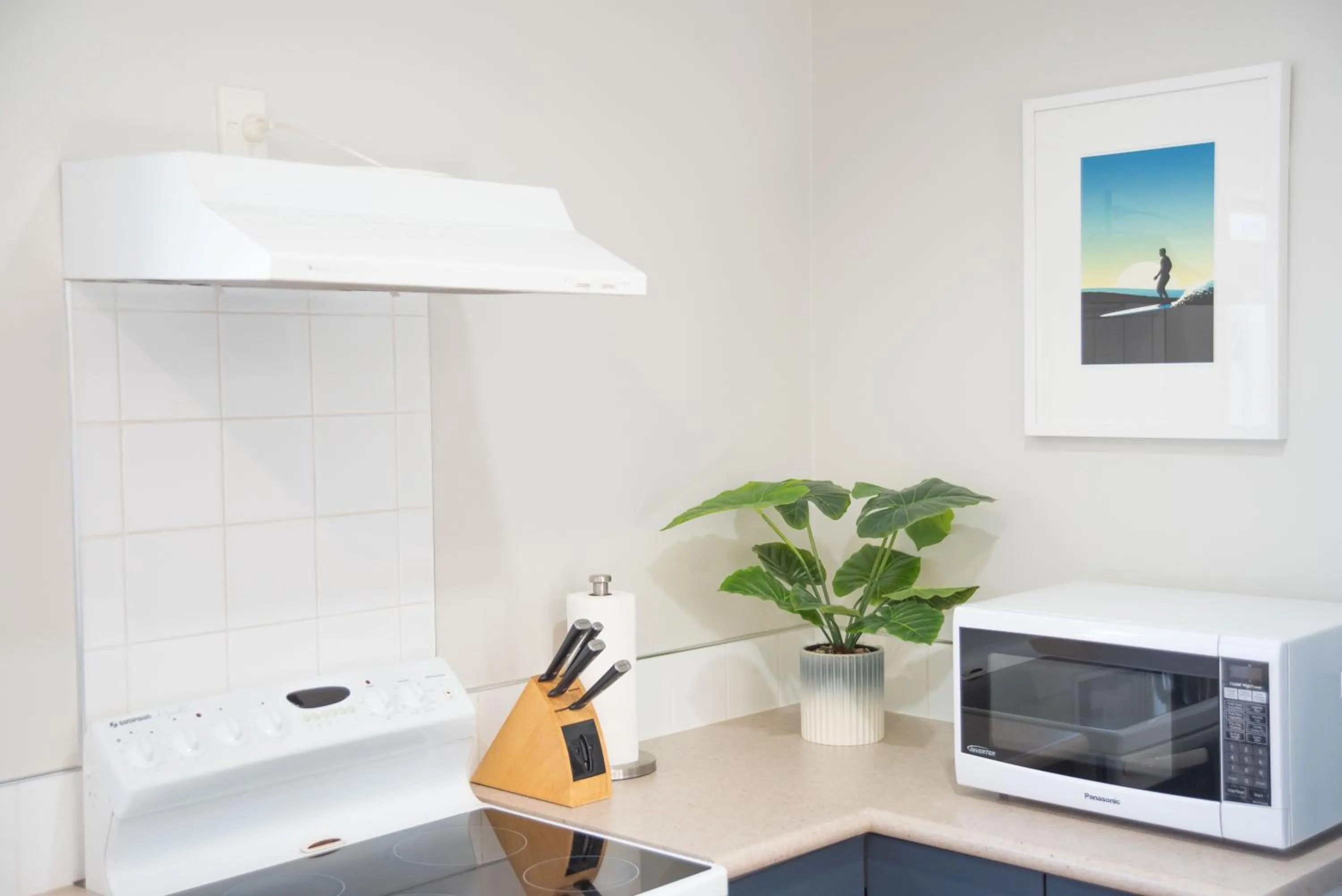 Kitchen or kitchenette in Raglan Sunset Motel and Conference Venue