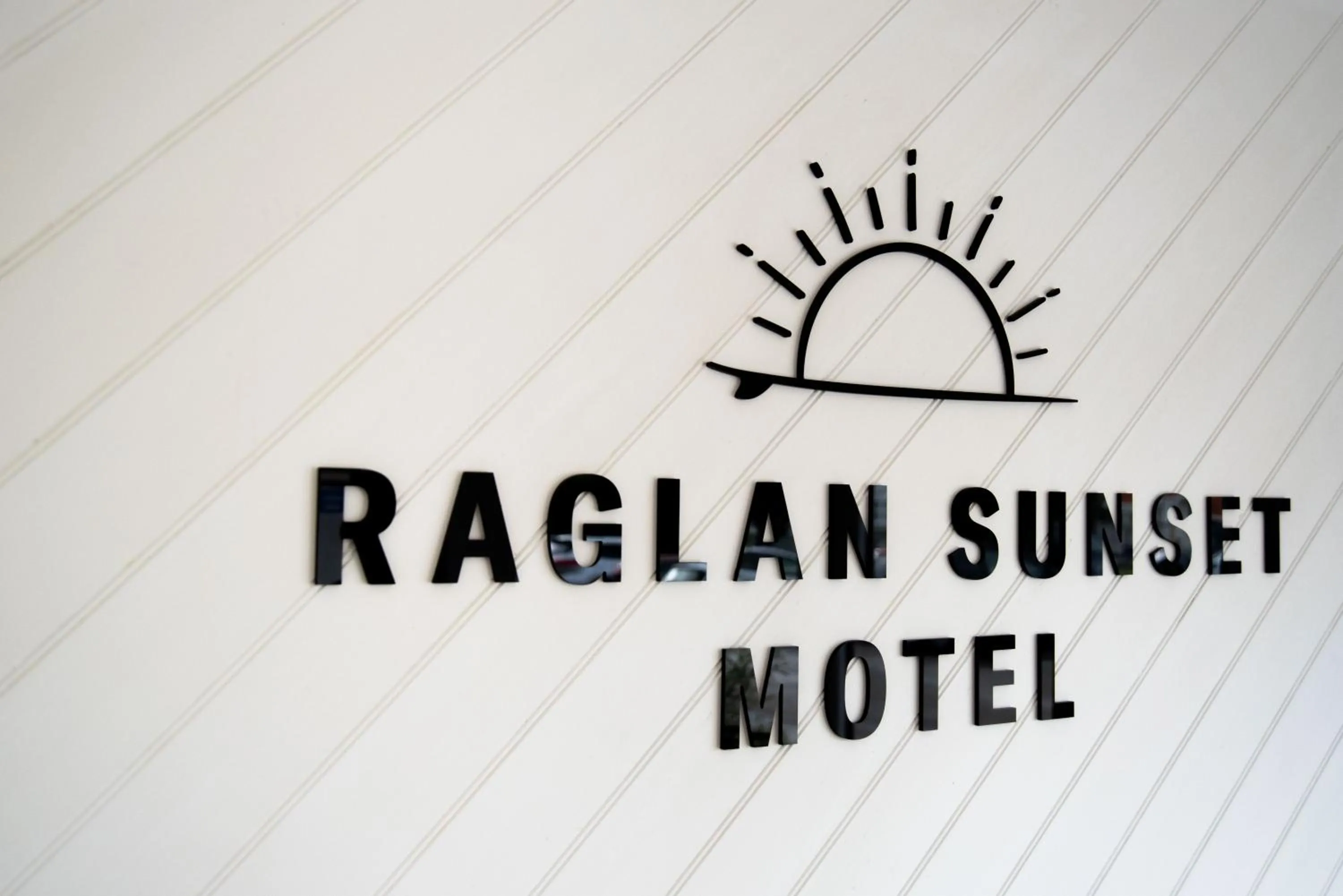 Logo/Certificate/Sign in Raglan Sunset Motel and Conference Venue