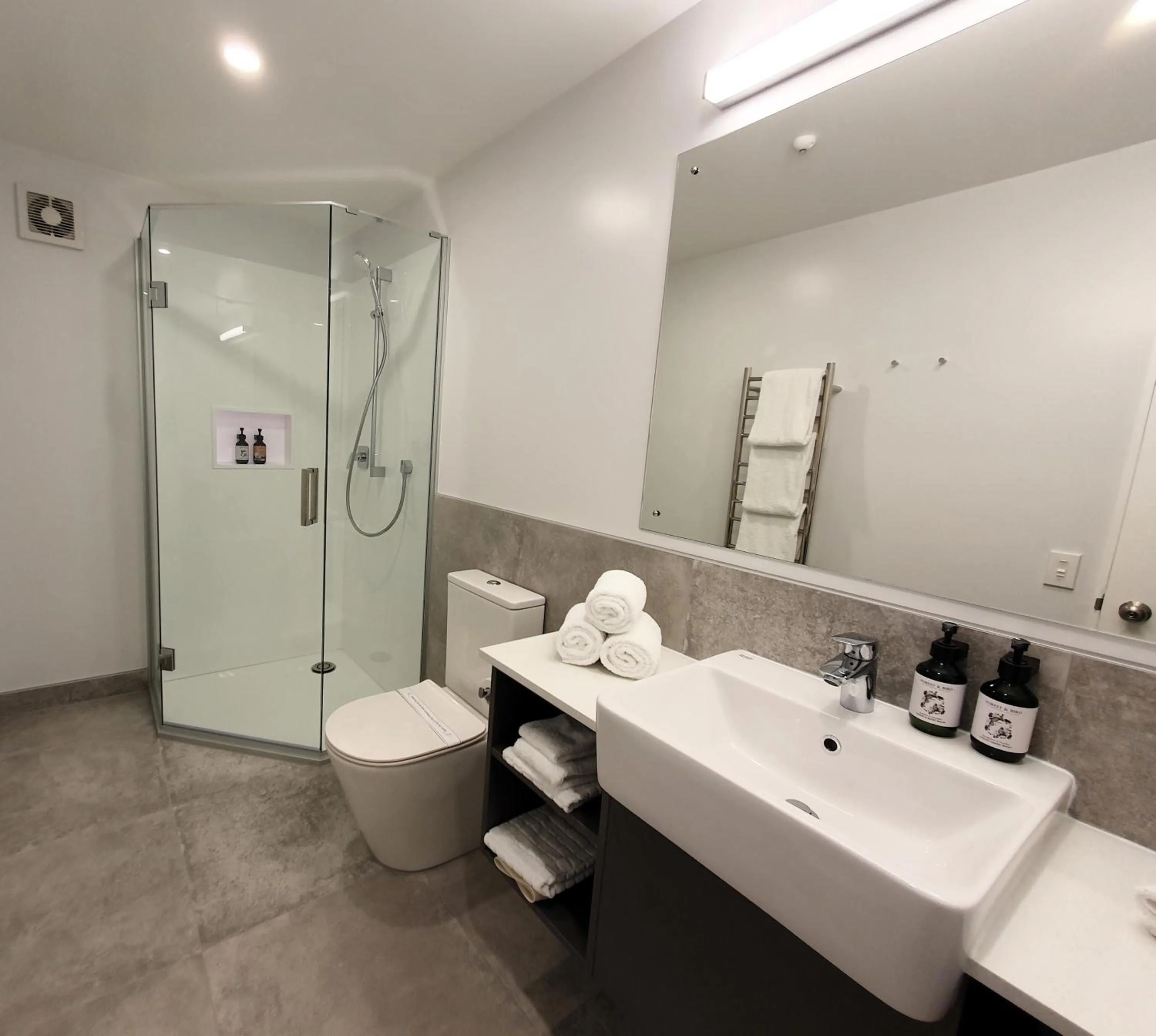 Toilet in The Parnell Hotel & Conference Centre