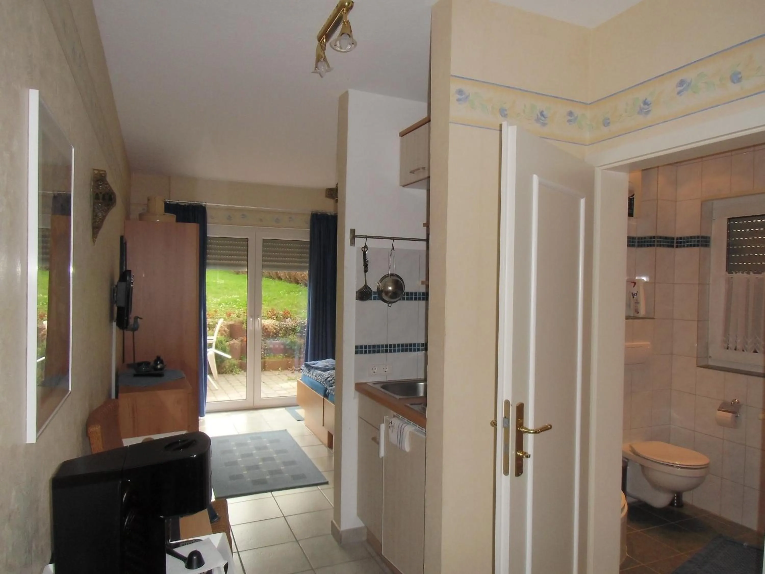 Photo of the whole room in The Place After the Race B&B