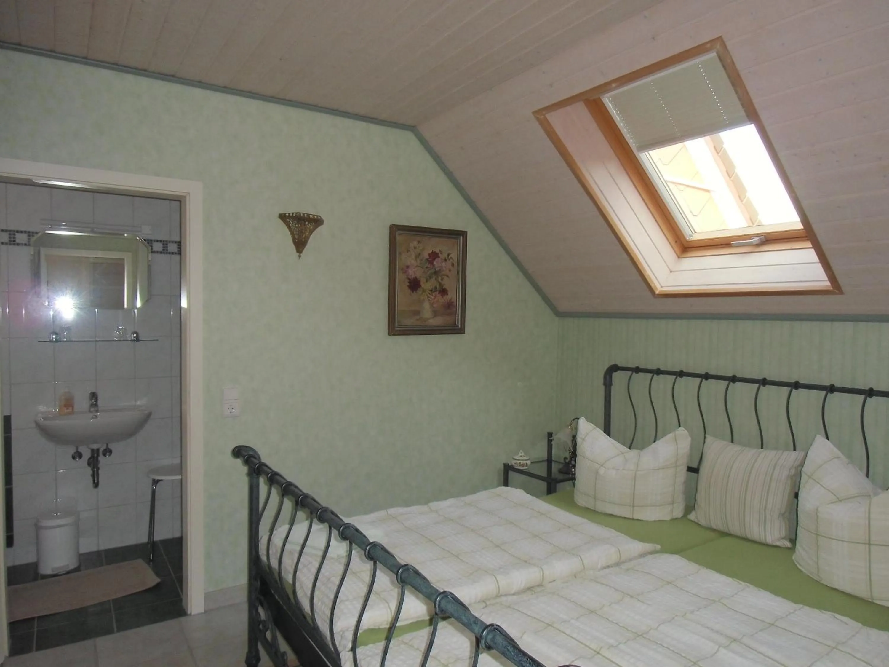 Photo of the whole room, Bed in The Place After the Race B&B