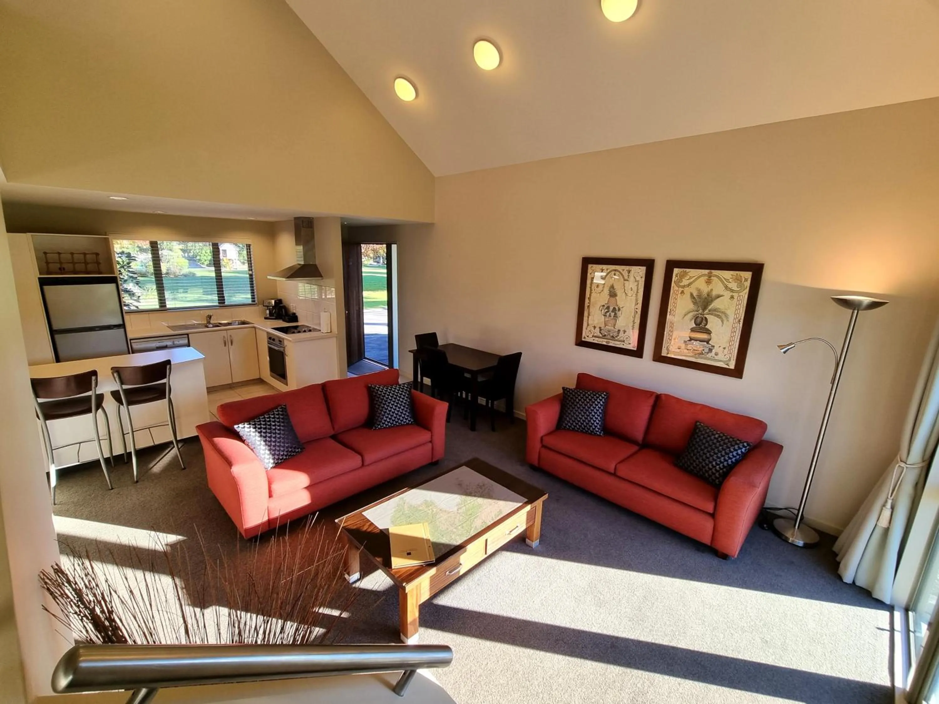 Living room in Vintners Retreat