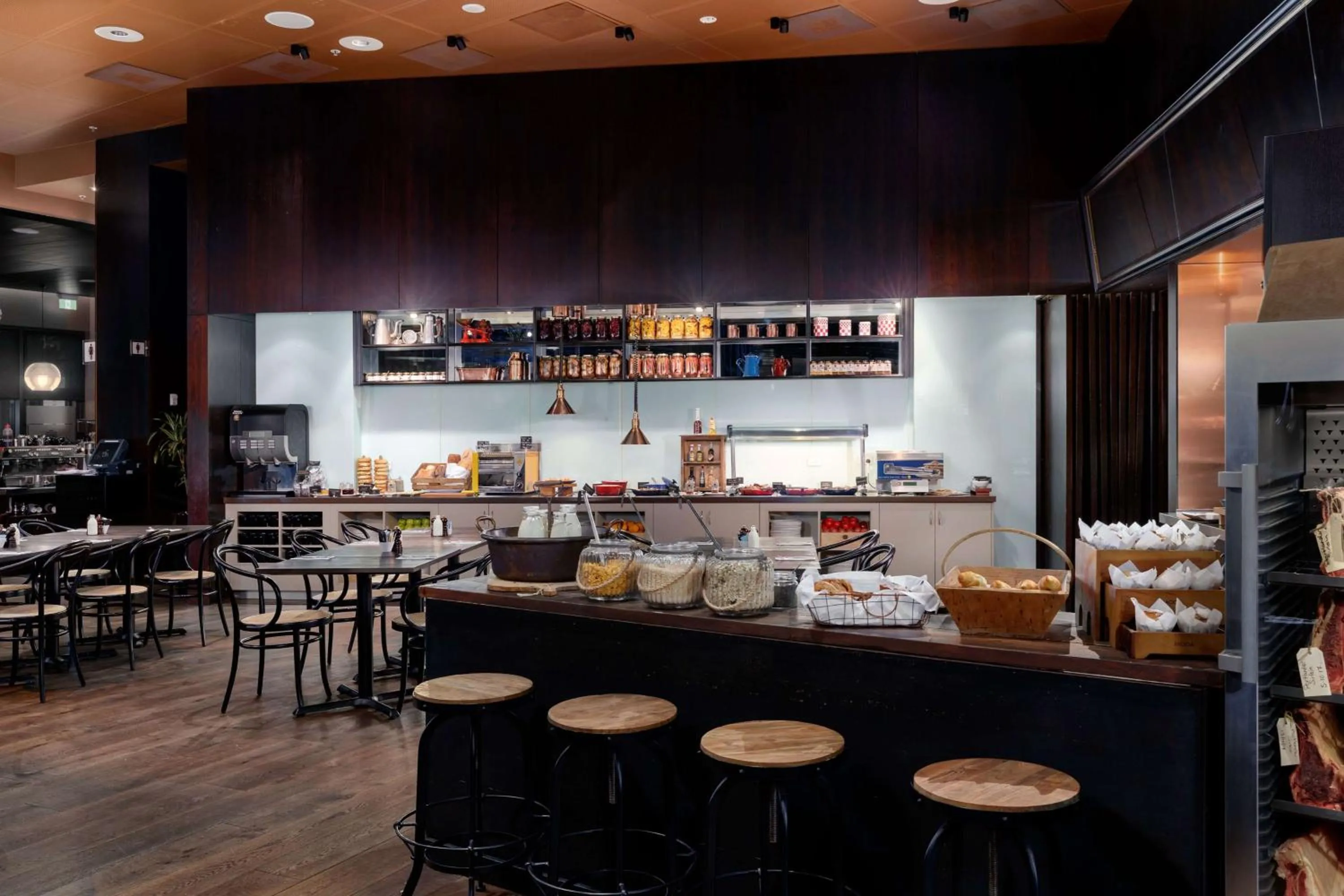 Restaurant/places to eat in Rydges Wellington