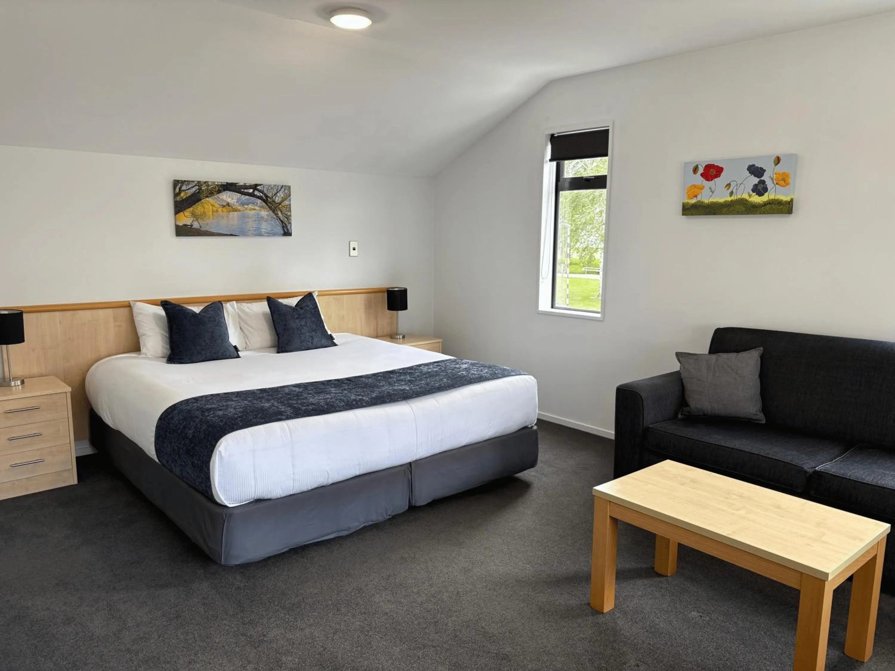 Bed in ASURE Central Gold Motel Cromwell