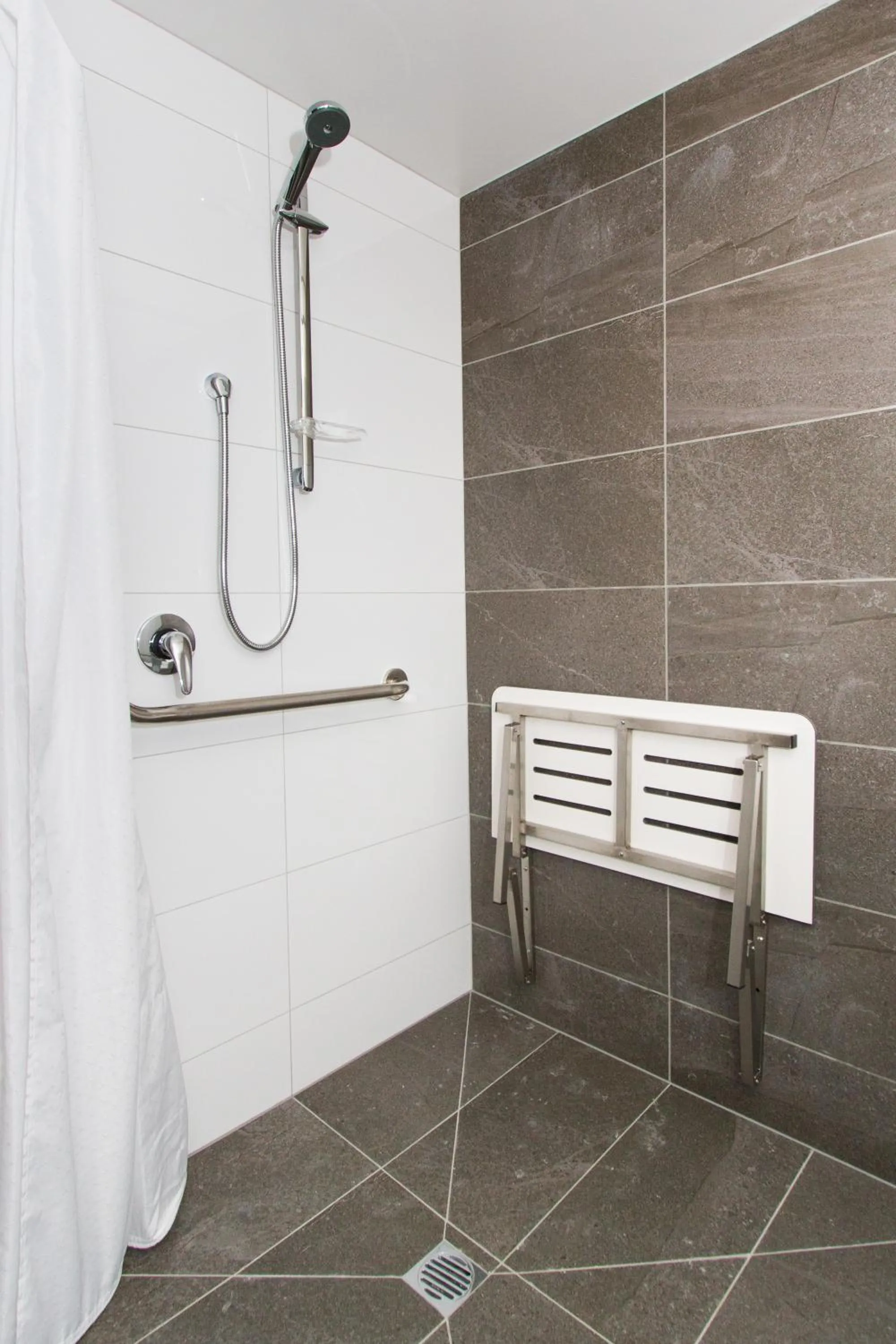 Shower in Aurora on George