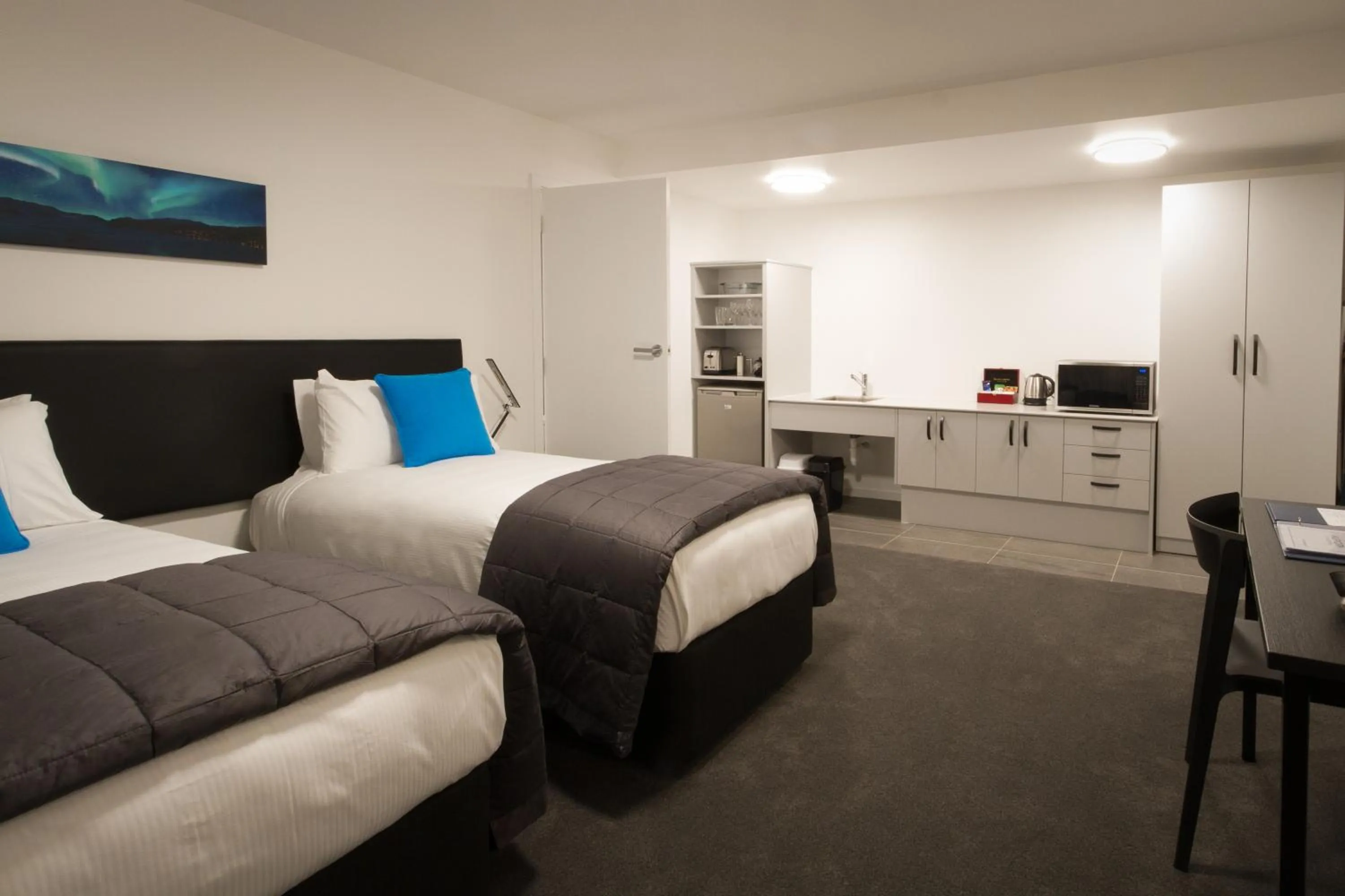 Kitchen or kitchenette, Bed in Aurora on George