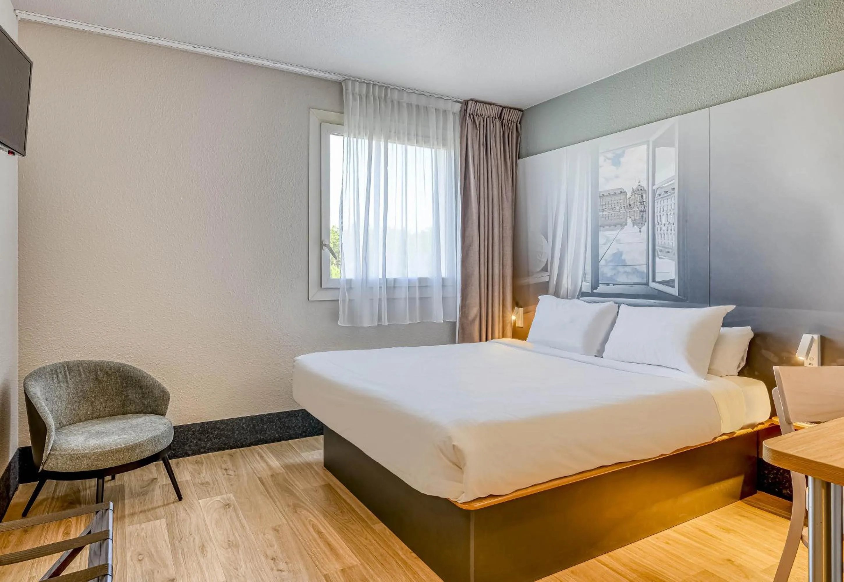 Bedroom, Bed in B&B HOTEL Bordeaux Sud Mios 3 étoiles