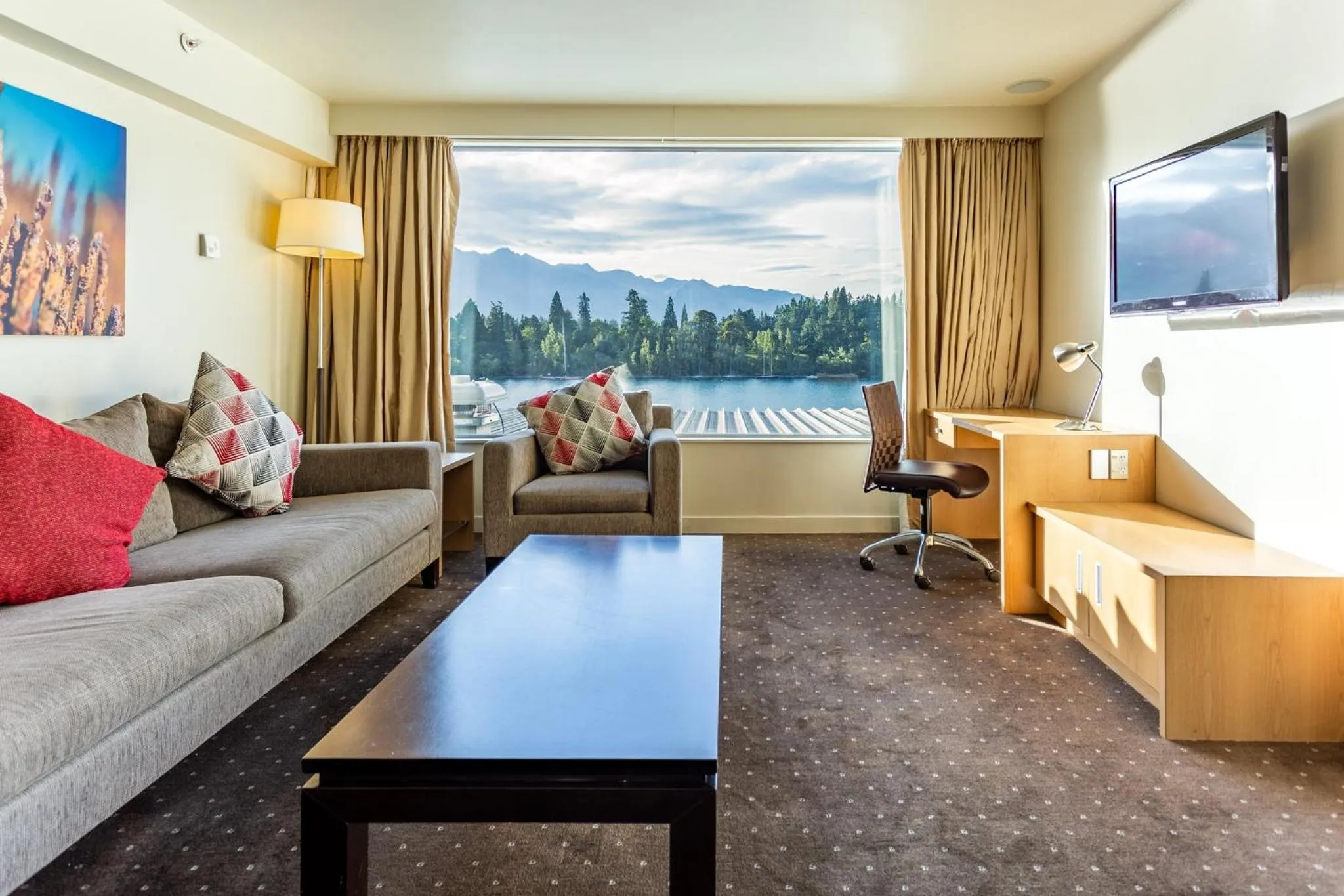 Photo of the whole room in Crowne Plaza Queenstown by IHG