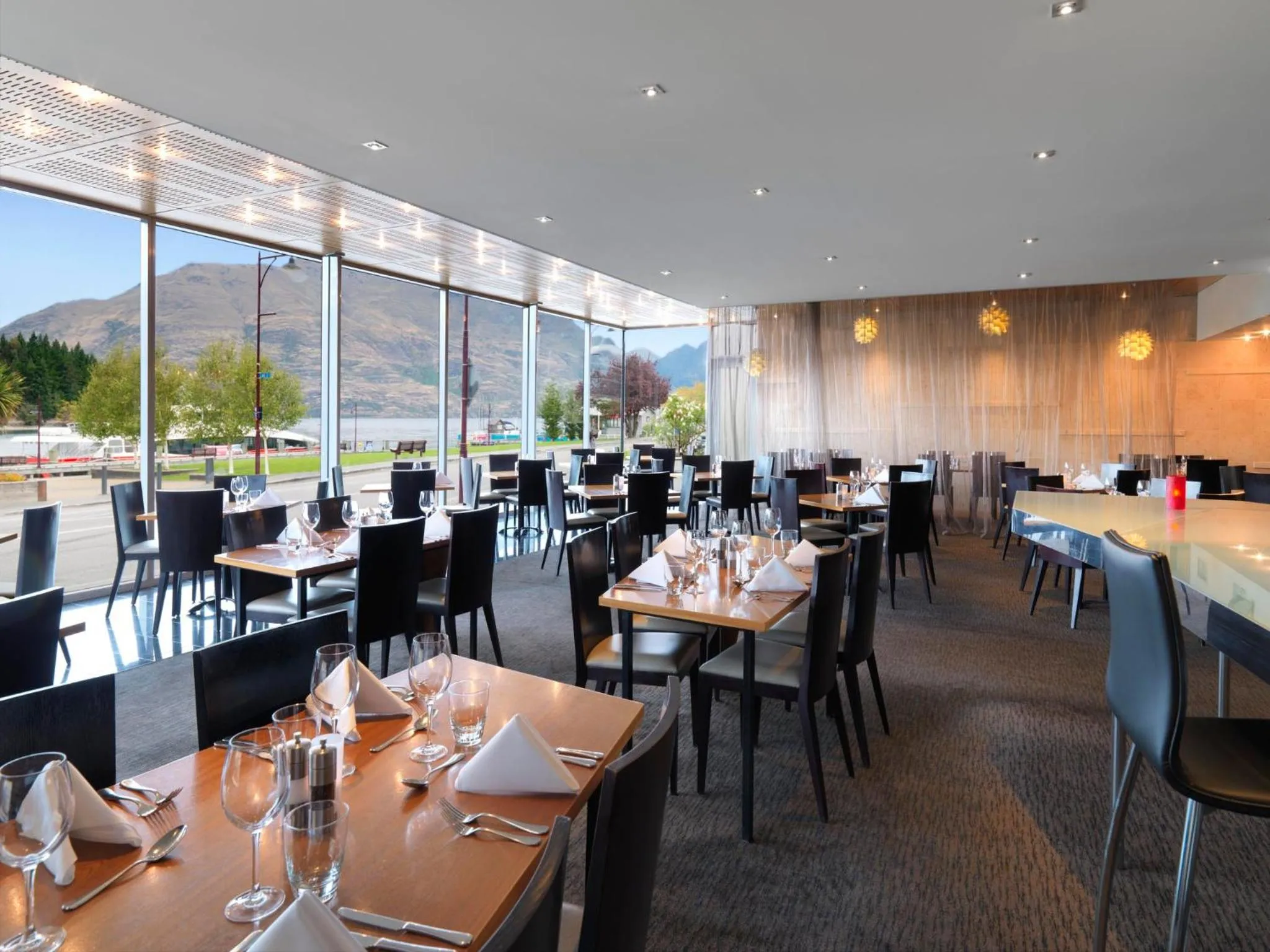 Restaurant/places to eat in Crowne Plaza Queenstown by IHG