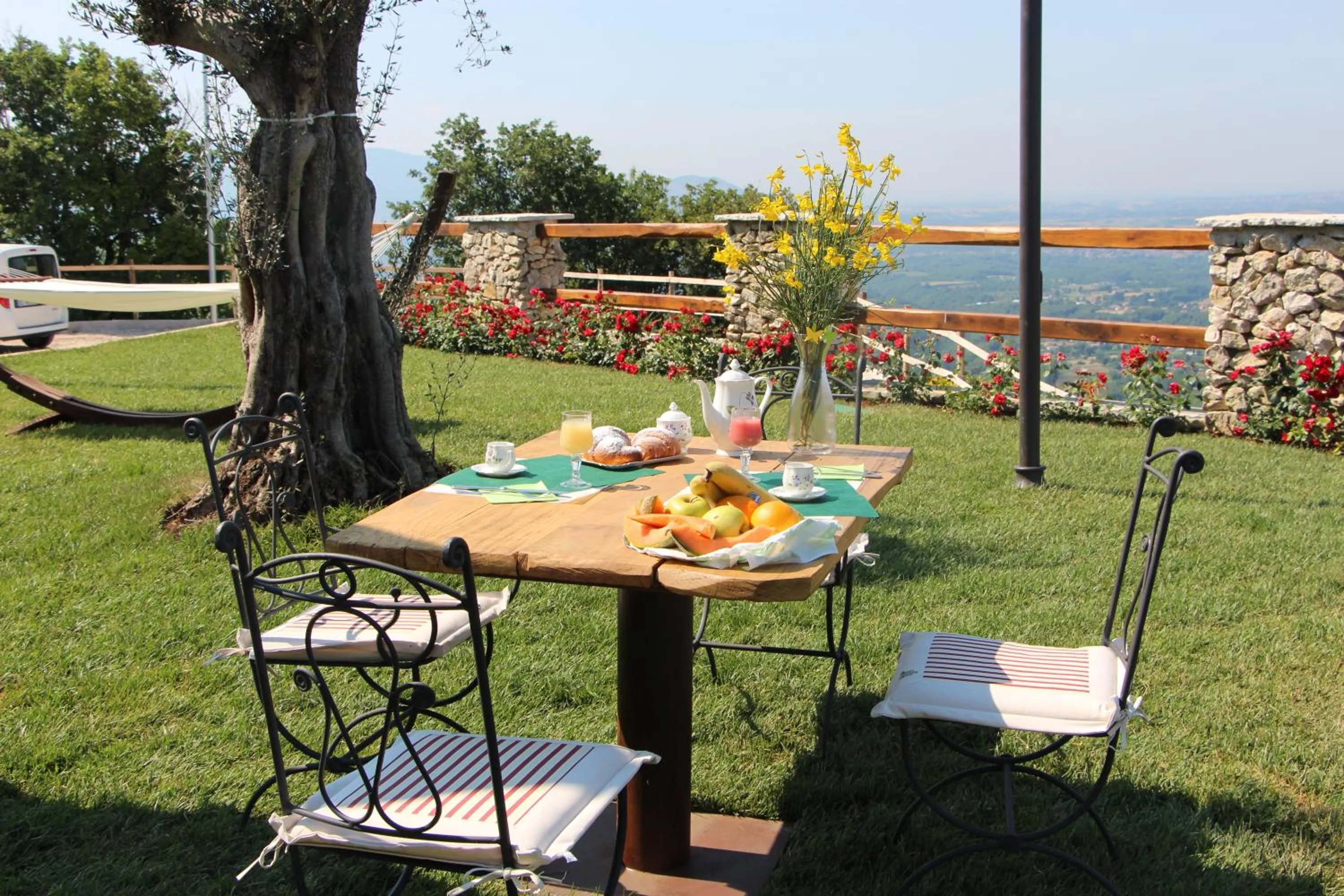 Garden view in B&B I 4 Sentieri