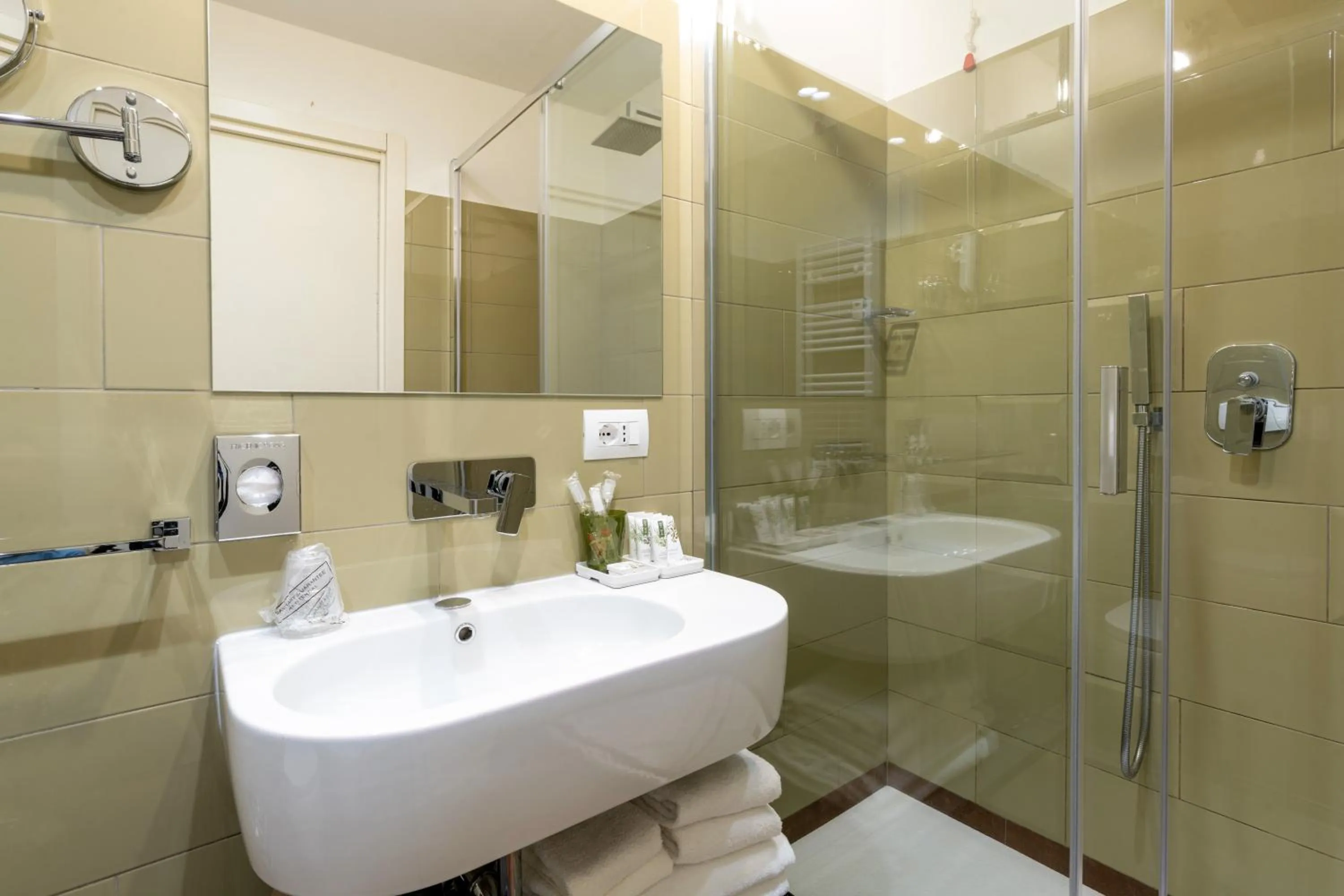 Shower in Castello Guest House Milano