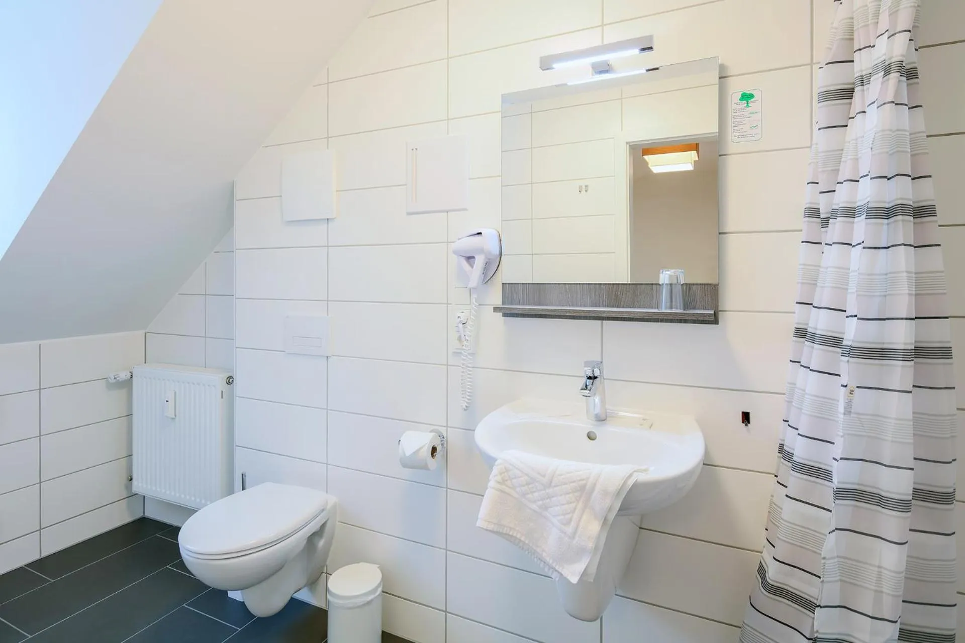 Toilet in Hotel Kleiner Markt